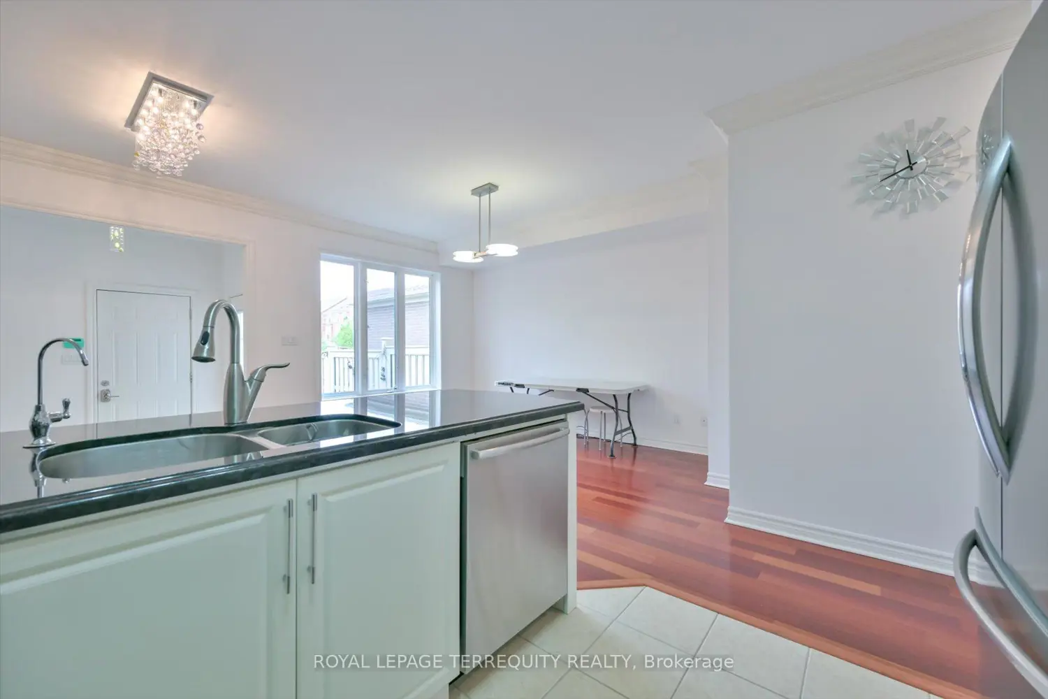 Additional image 5 of 10461 Woodbine Avenue