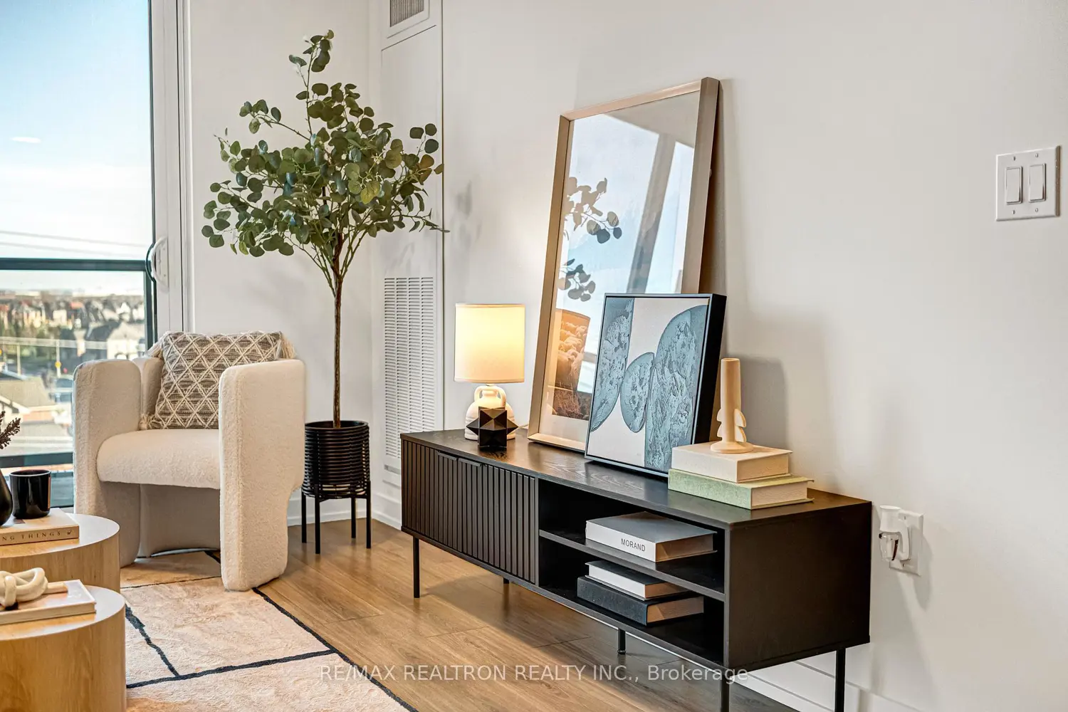 Additional image 17 of 10 Lagerfeld Drive 511
