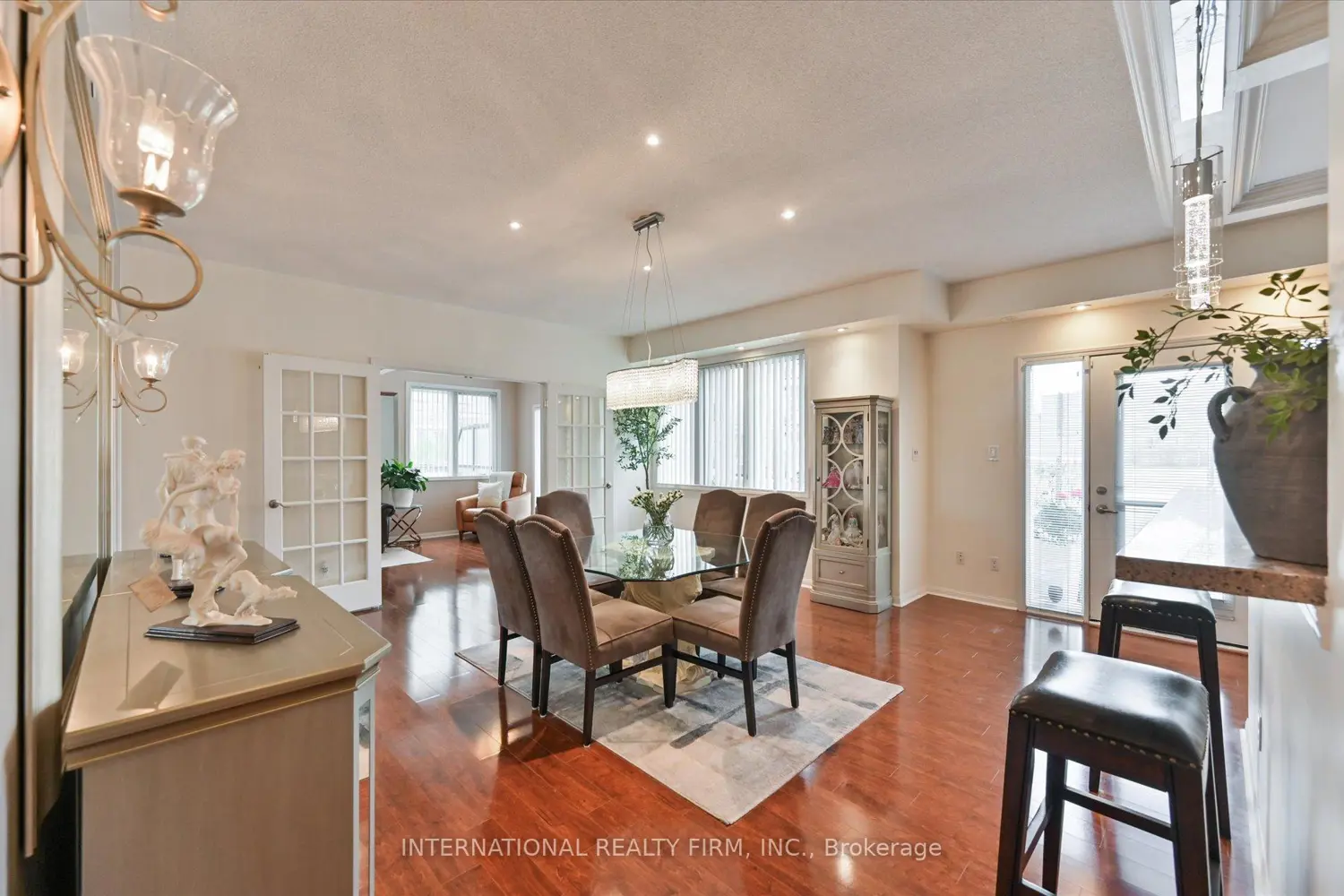 Additional image 4 of 3075 Thomas Street 111