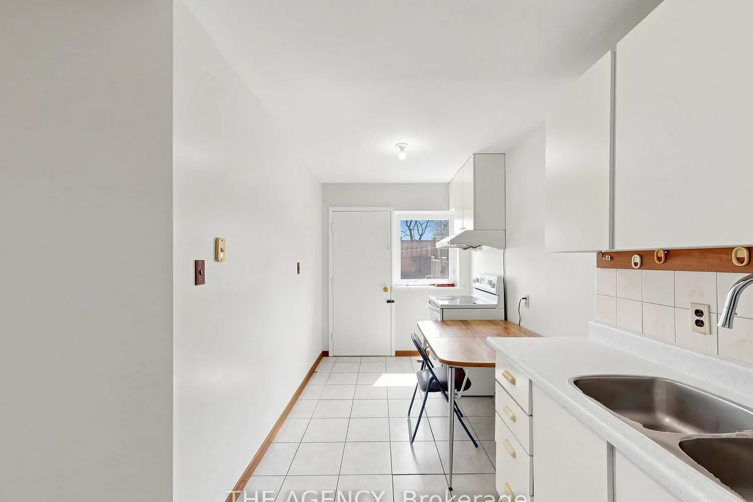 Additional image 4 of 1559 Albion Road #33