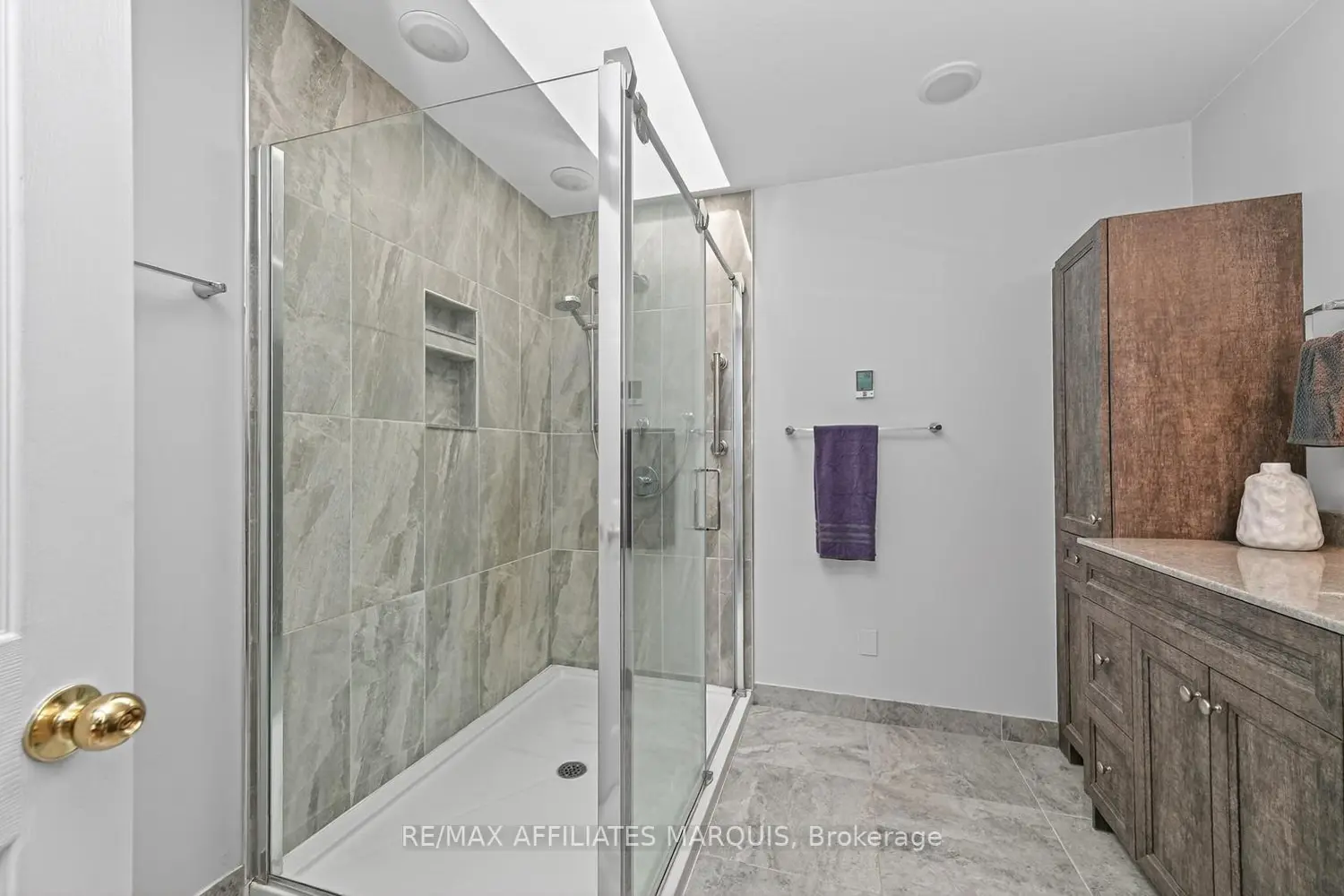 Additional image 10 of 8 Tudor Circle