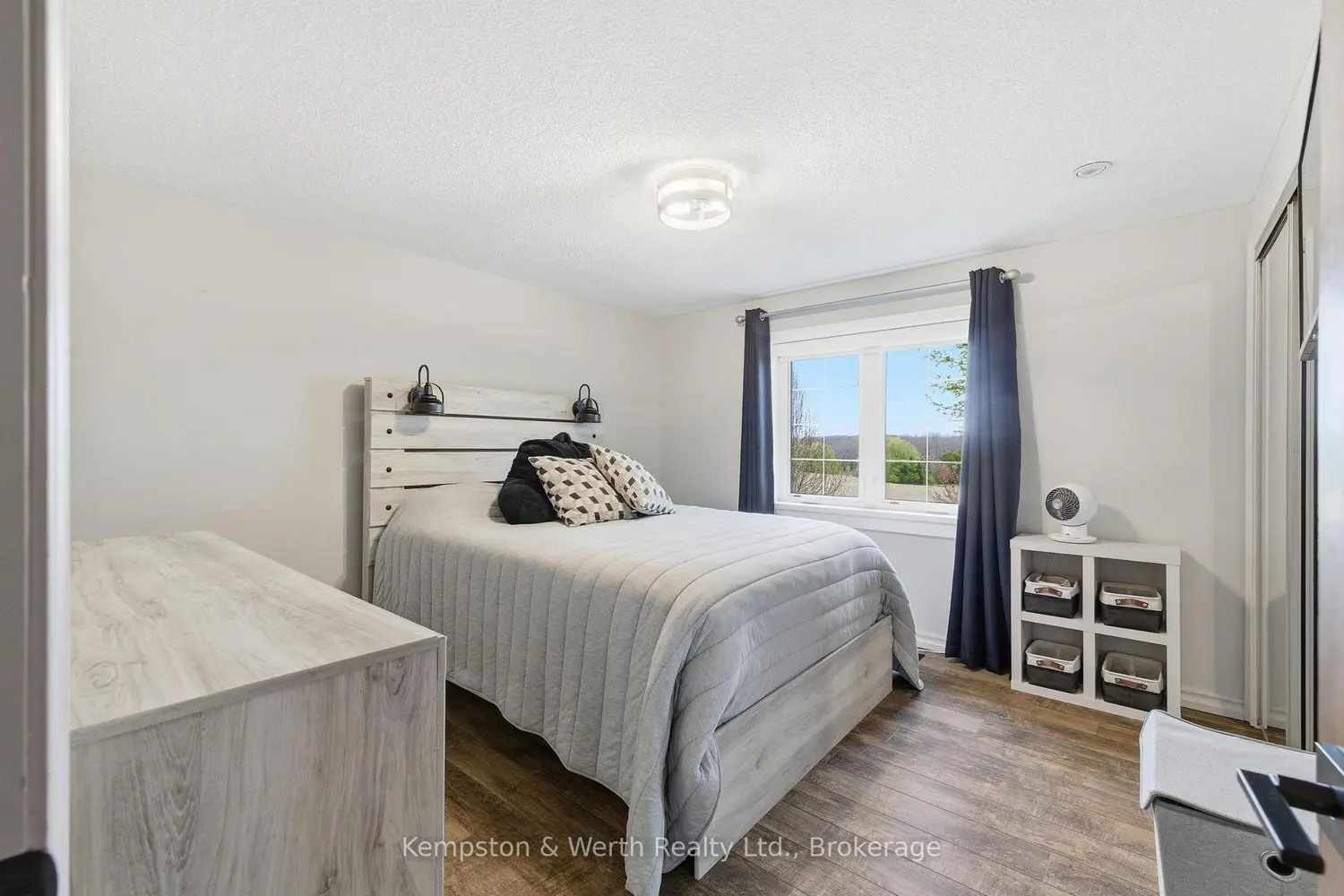 Additional image 8 of 890 Perkin Crescent