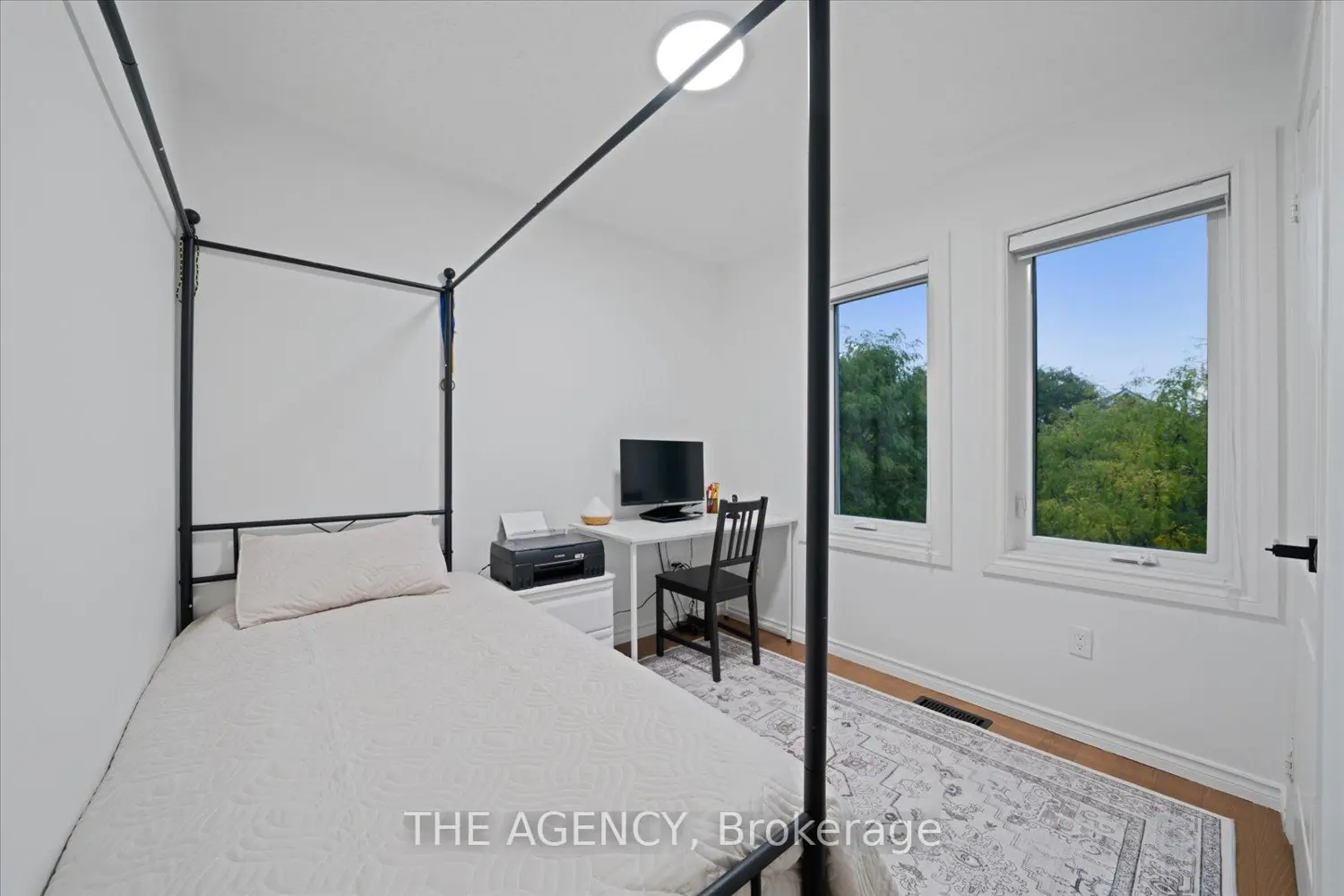 Additional image 10 of 908 Oaktree Crescent