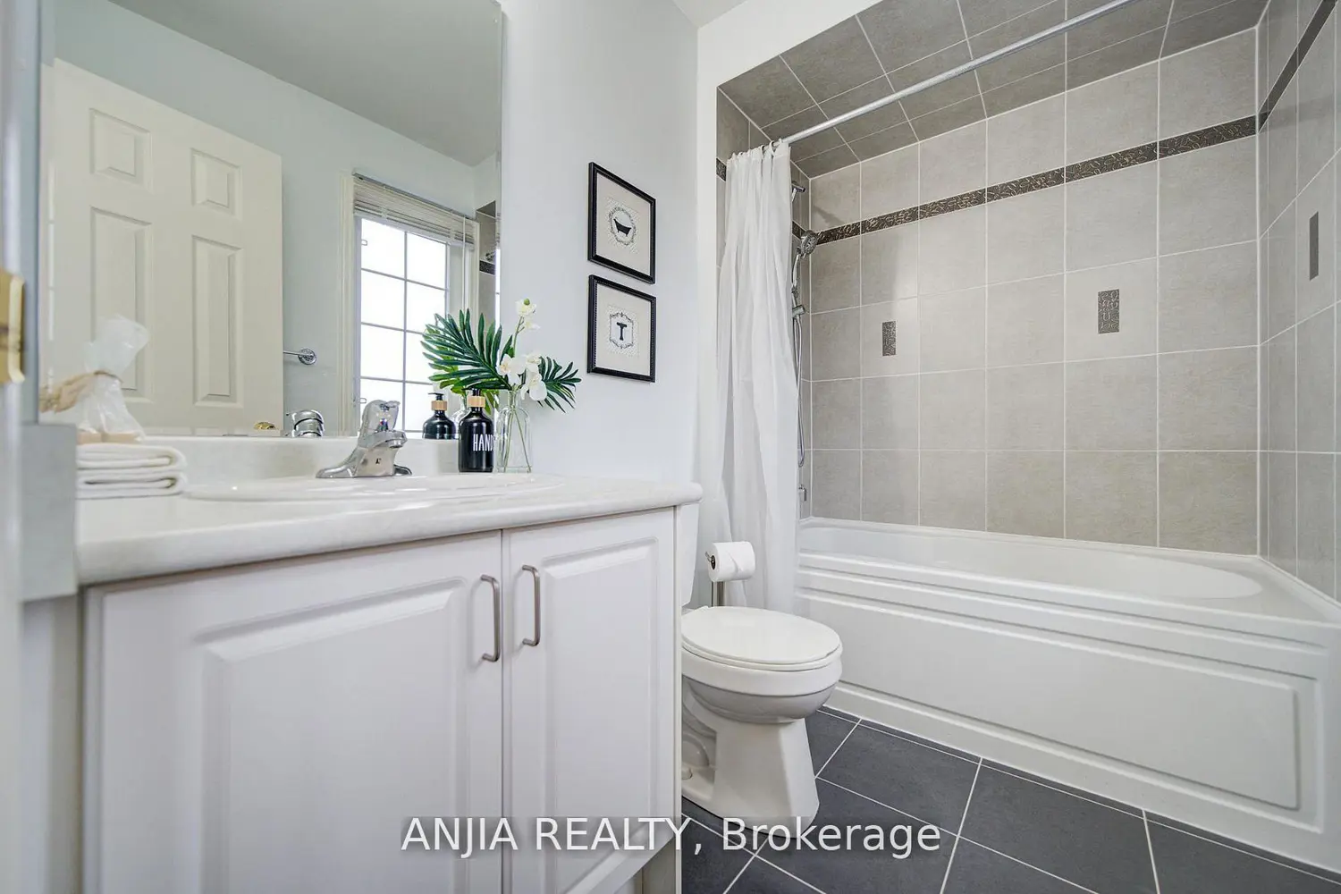 Additional image 14 of 1124 Bur Oak Avenue