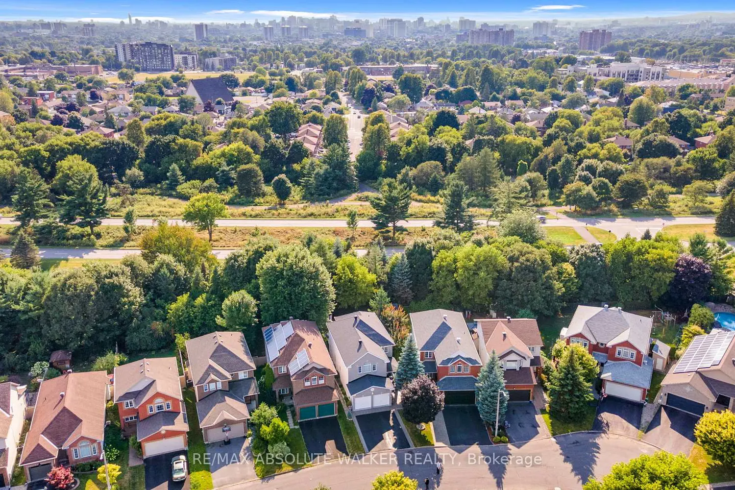 51 Borealis Crescent photo 3