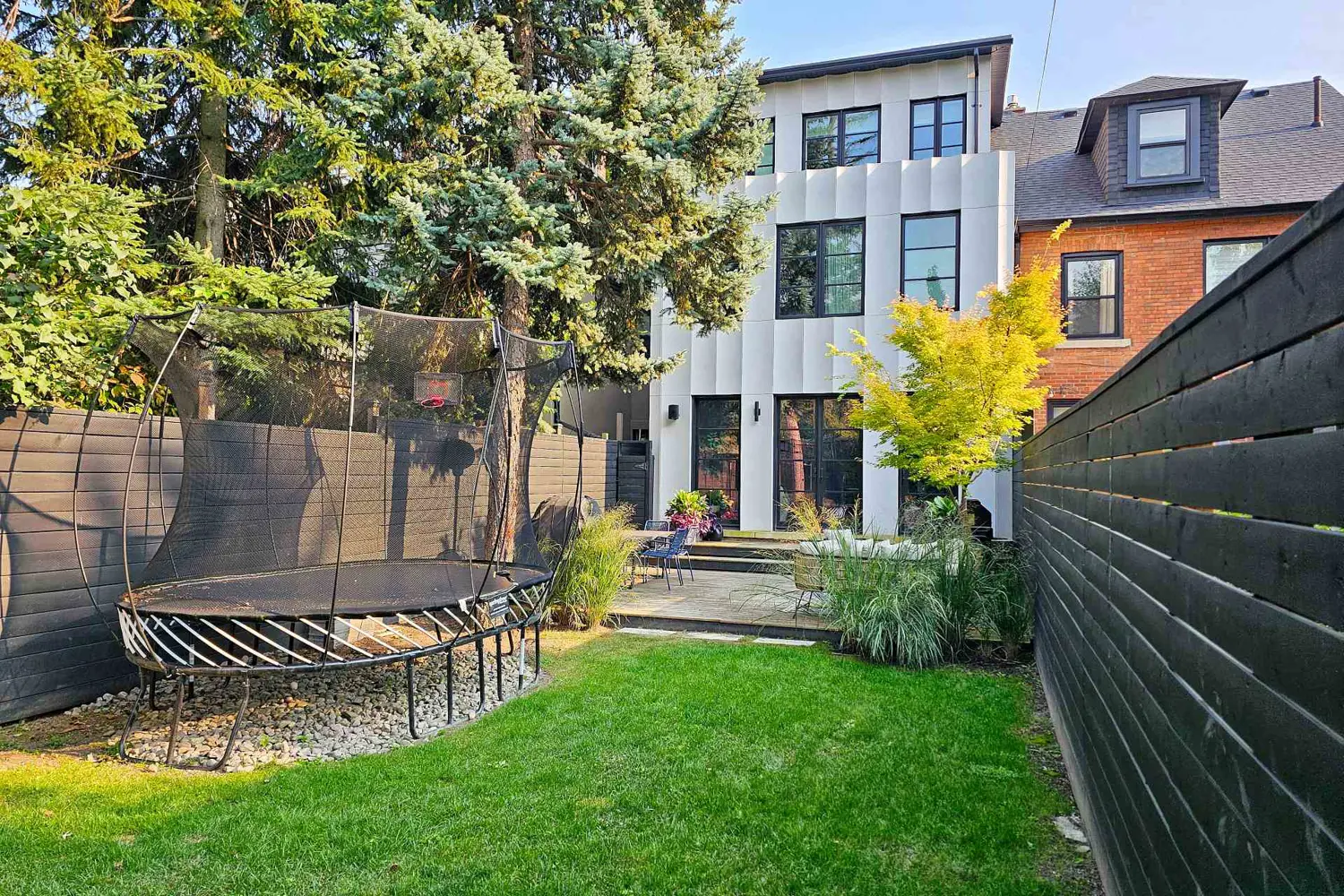 Additional image 18 of 122 Macpherson Avenue