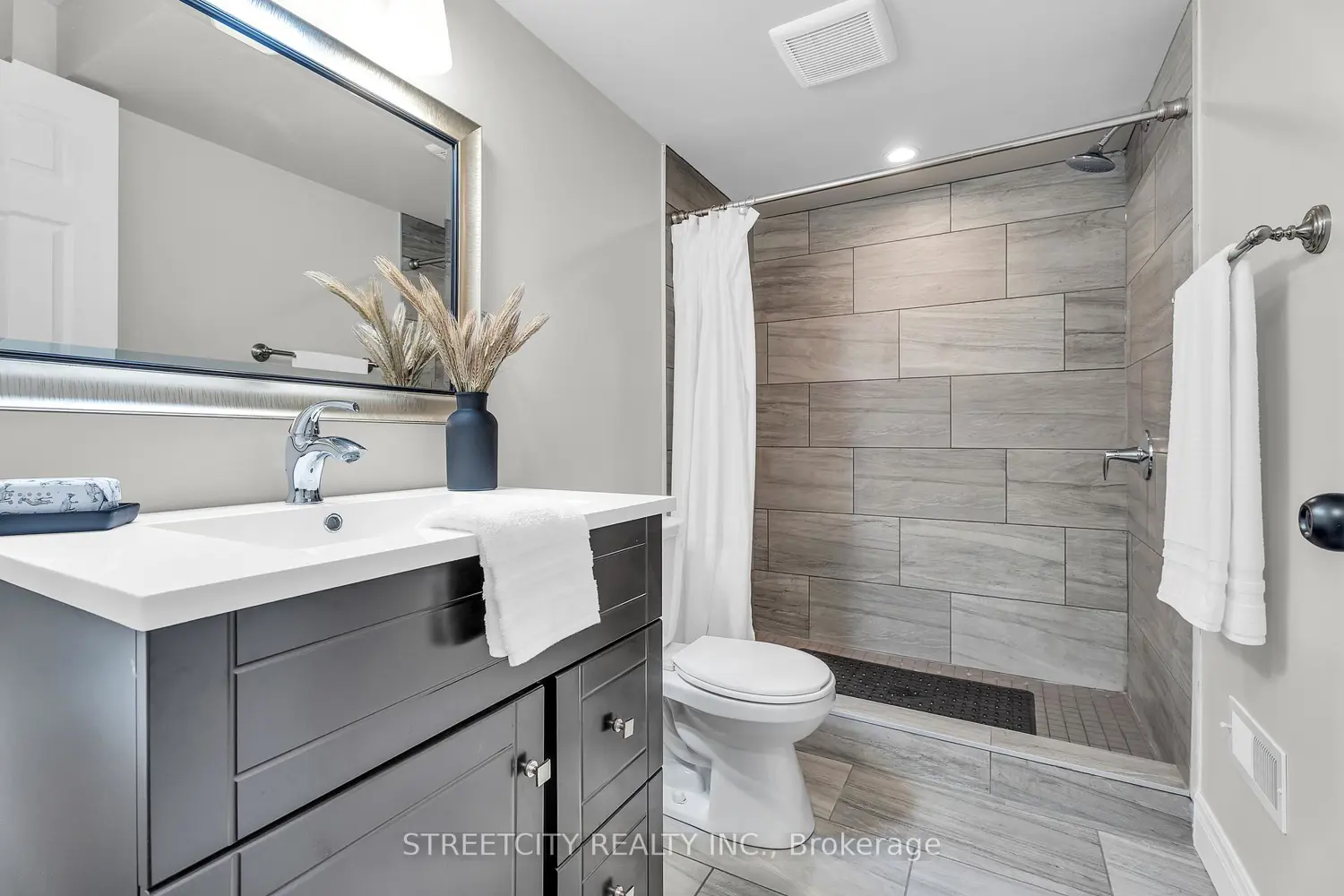 Additional image 17 of 2267 Callingham Drive 39