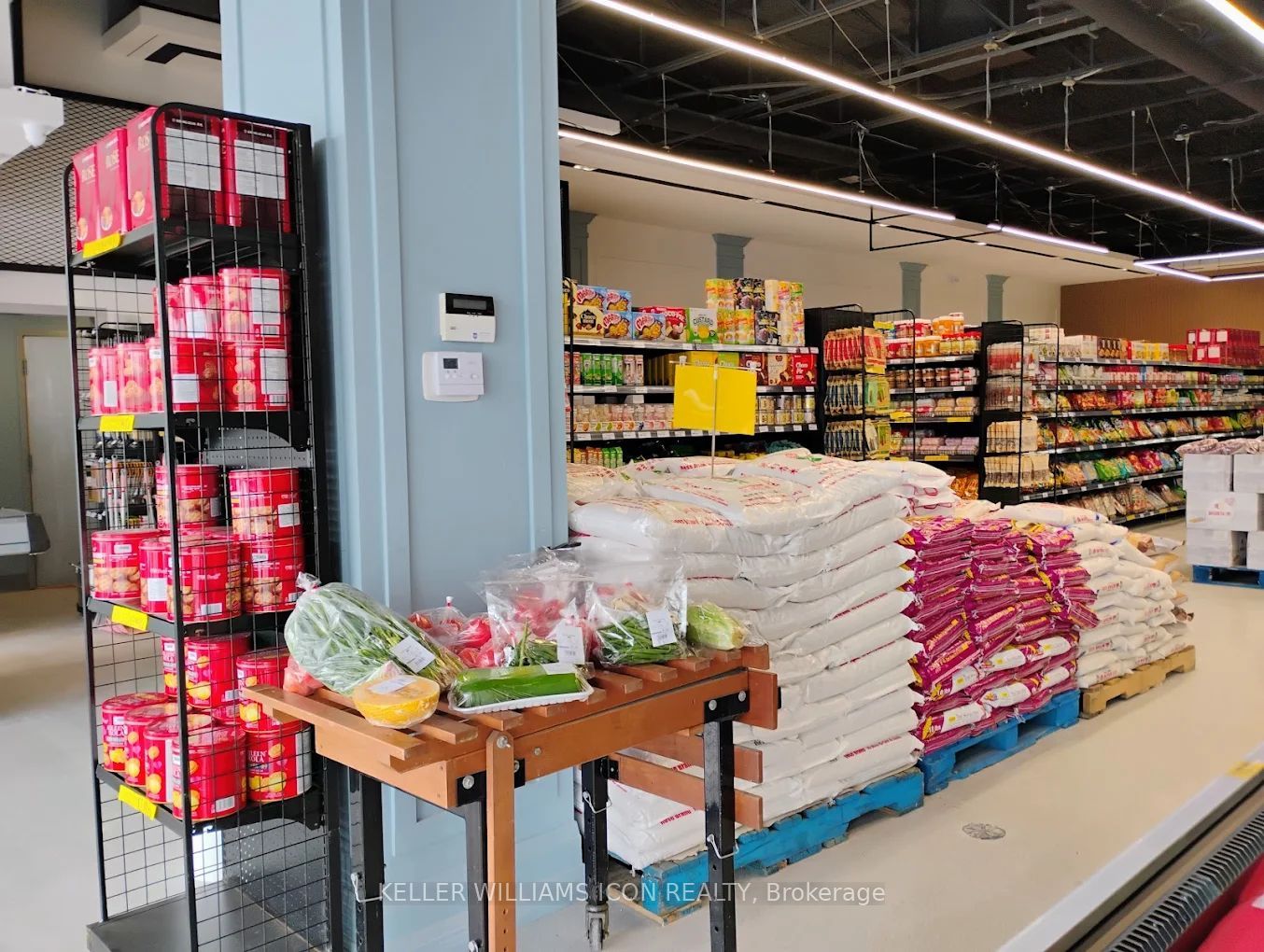 Additional image 2 of 1486 Merivale Road, Ottawa, ON, K2E 6Z5