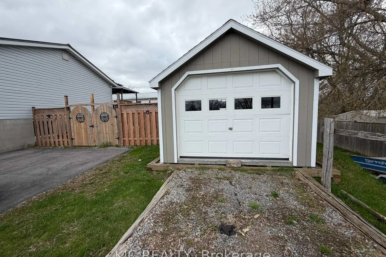 3 Creekside Drive photo 2