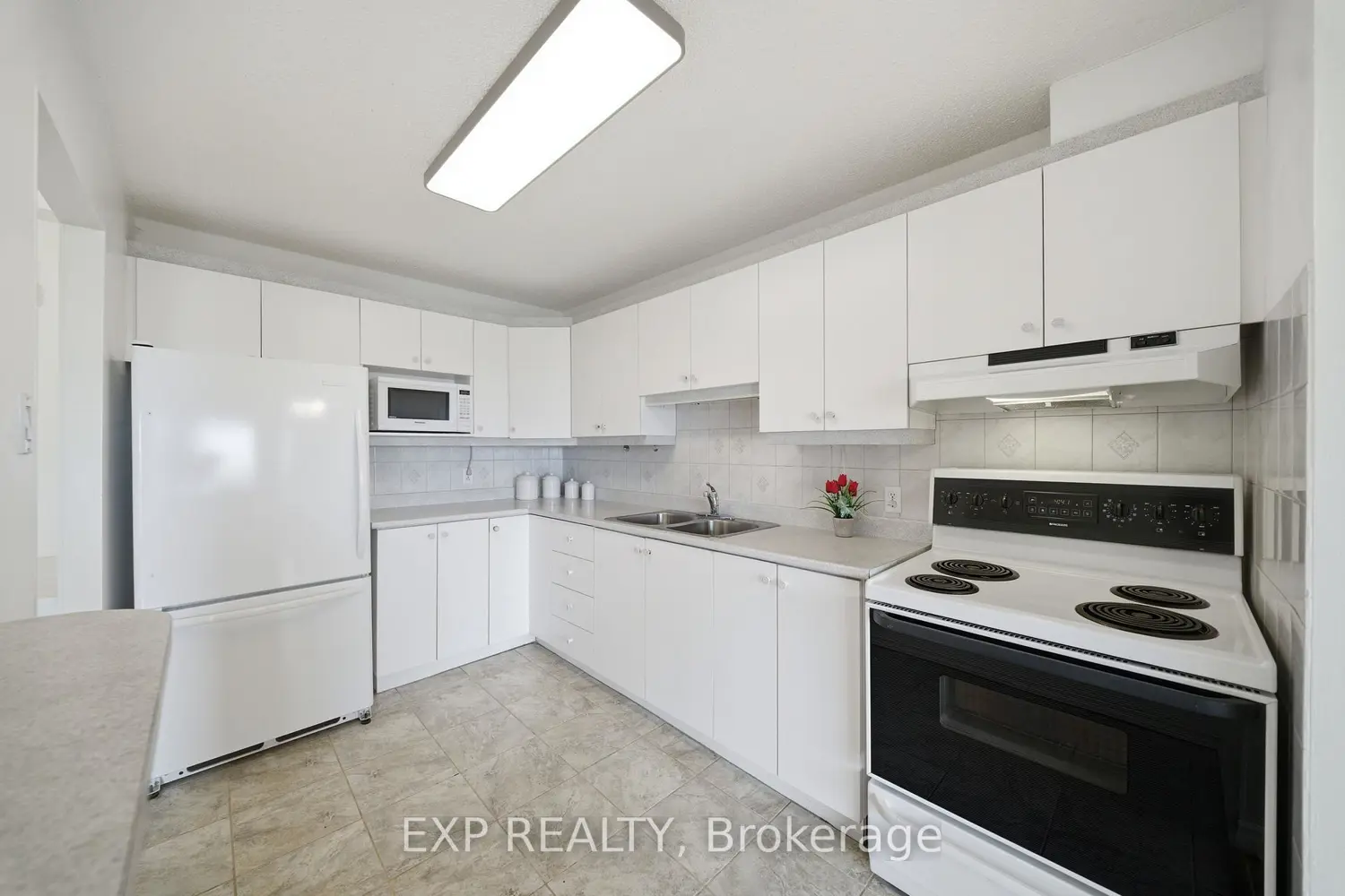 665 Bathgate Drive 1004 photo 5