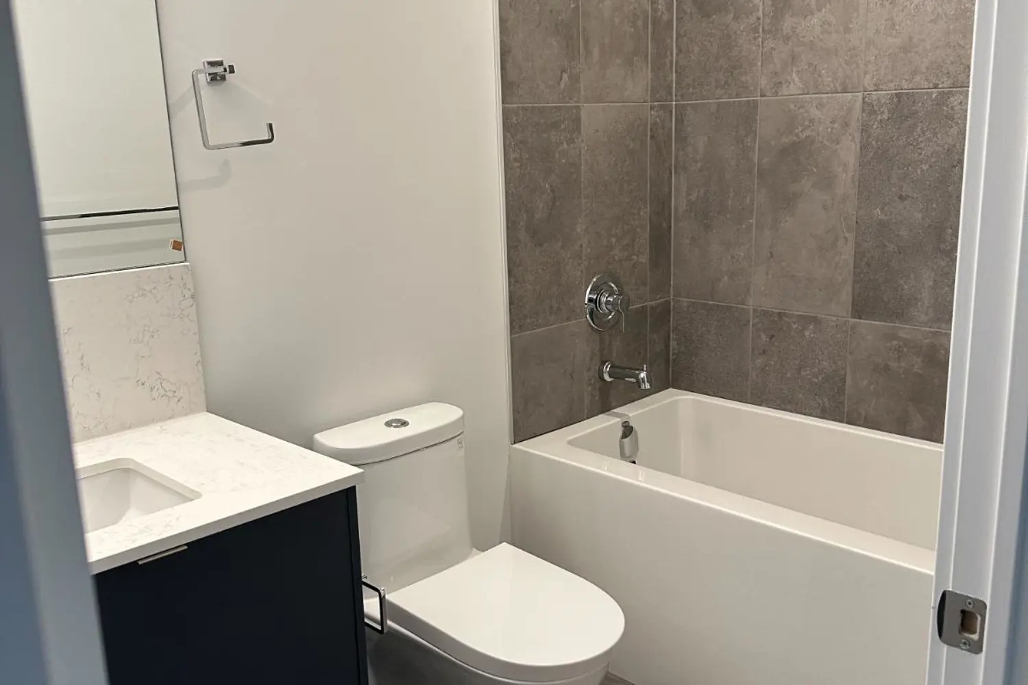 Additional image 13 of 1606 Charles Street 1308