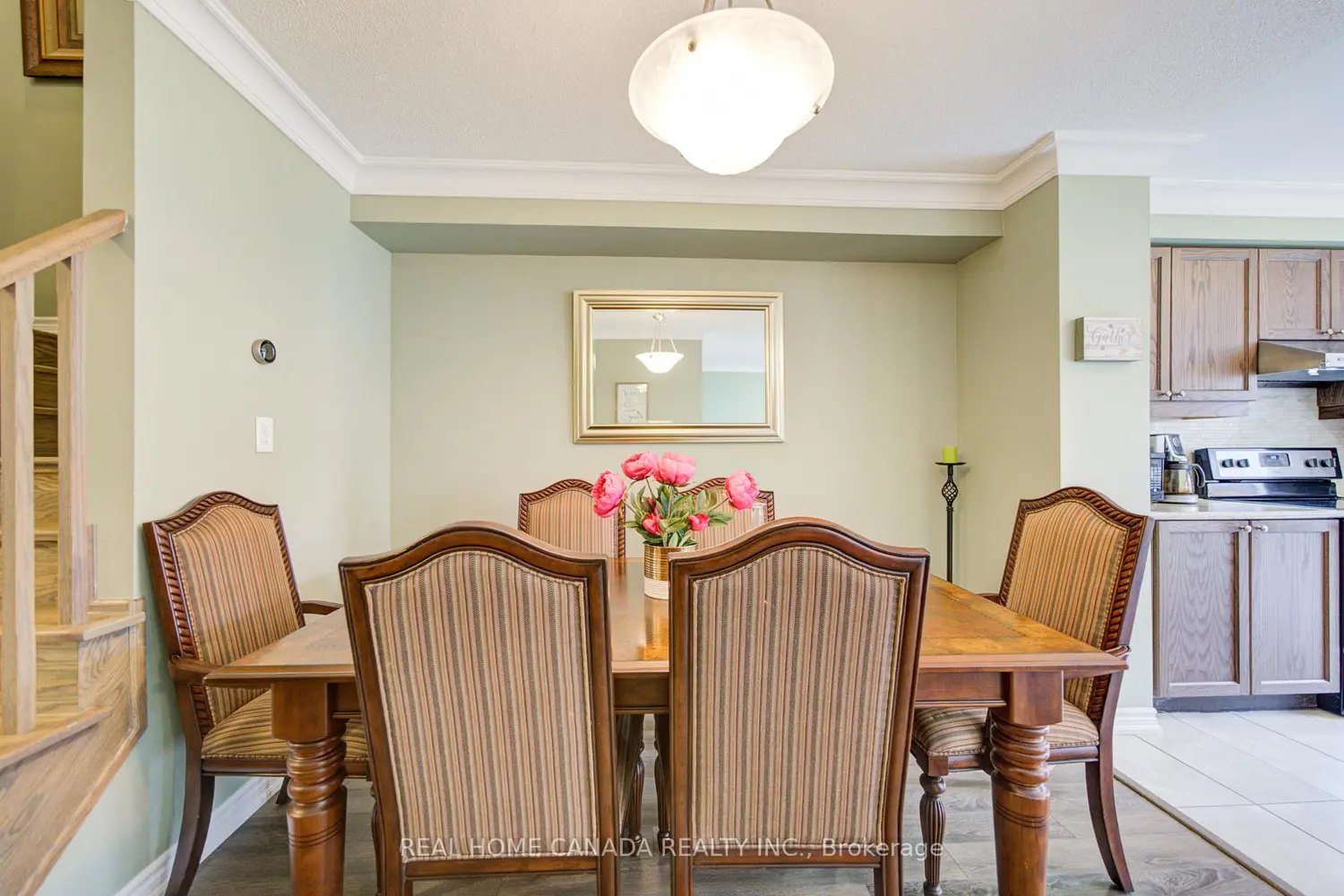 566 Laking Terrace photo 4