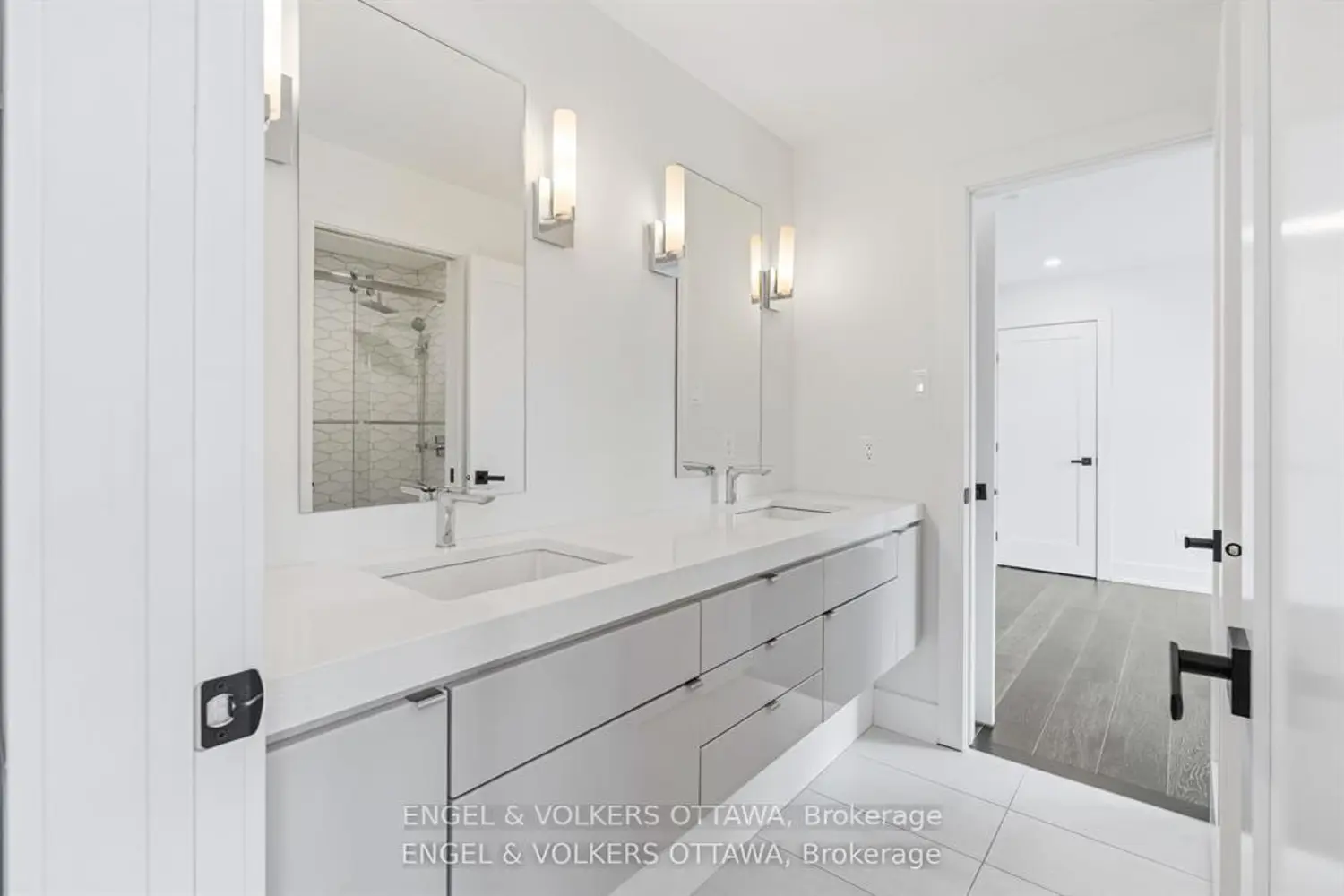 2154 Rice Avenue photo 4
