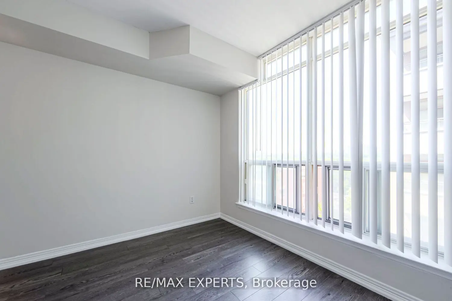 Additional image 14 of 942 Yonge Street 1006