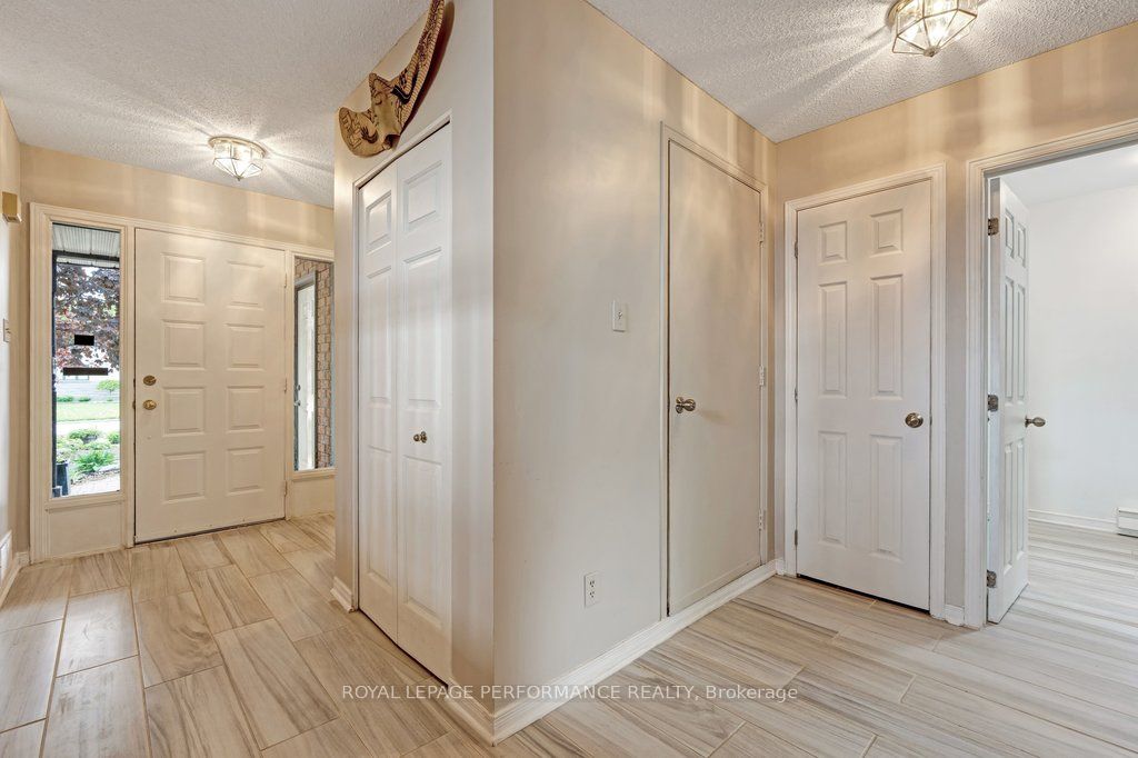 Additional image 2 of 1587 Maxime Street, Ottawa, ON, K1B 3K9