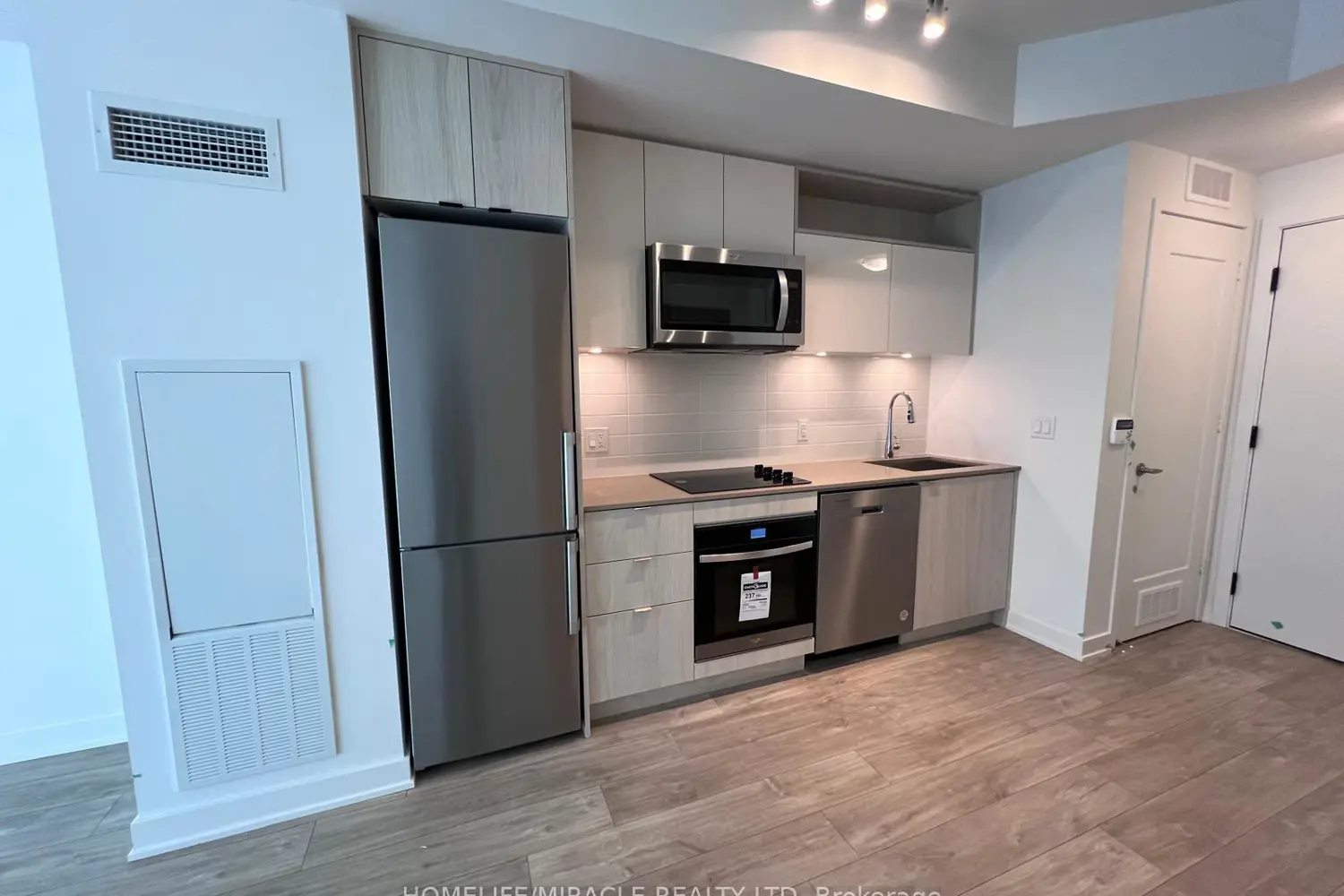Additional image 2 of 135 Lower Sherbourne Street 2423