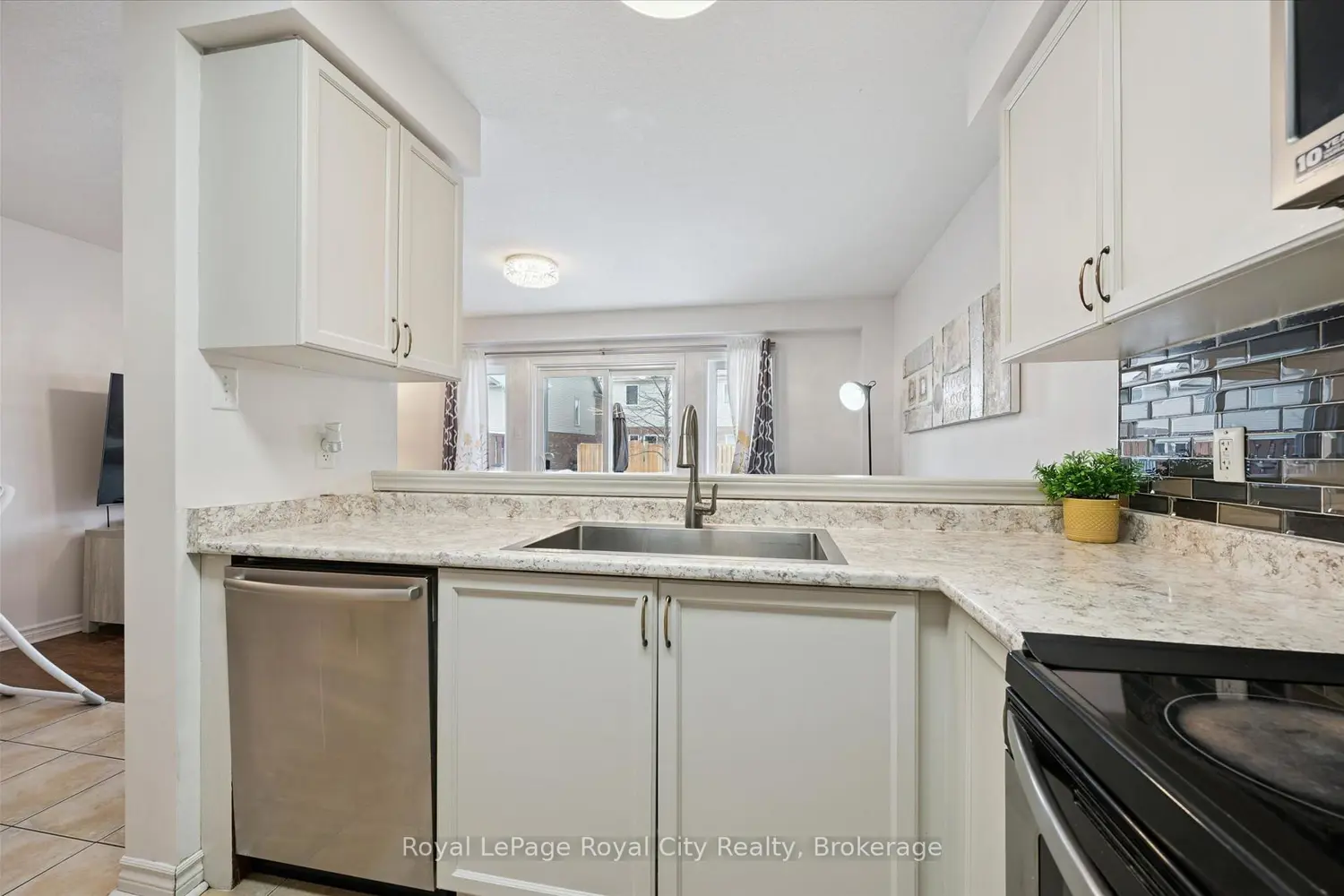 91 Lambeth Way photo 3