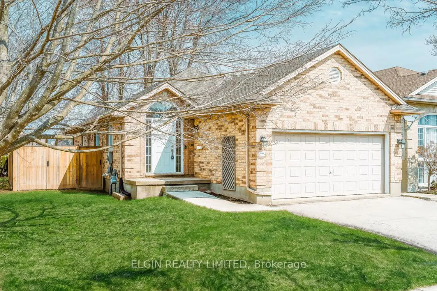 599 Wellington Street photo 2