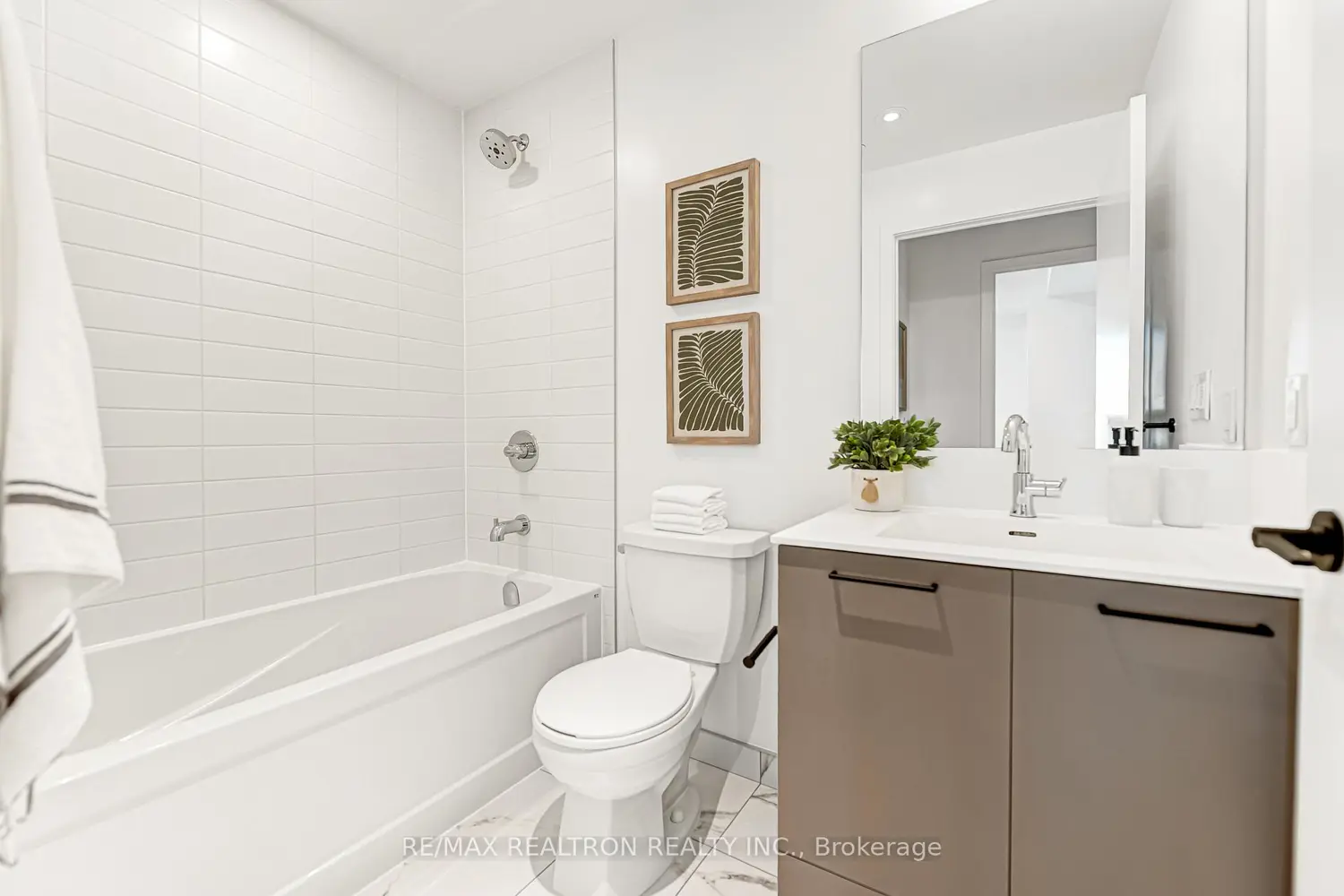 Additional image 15 of 10 Lagerfeld Drive 511