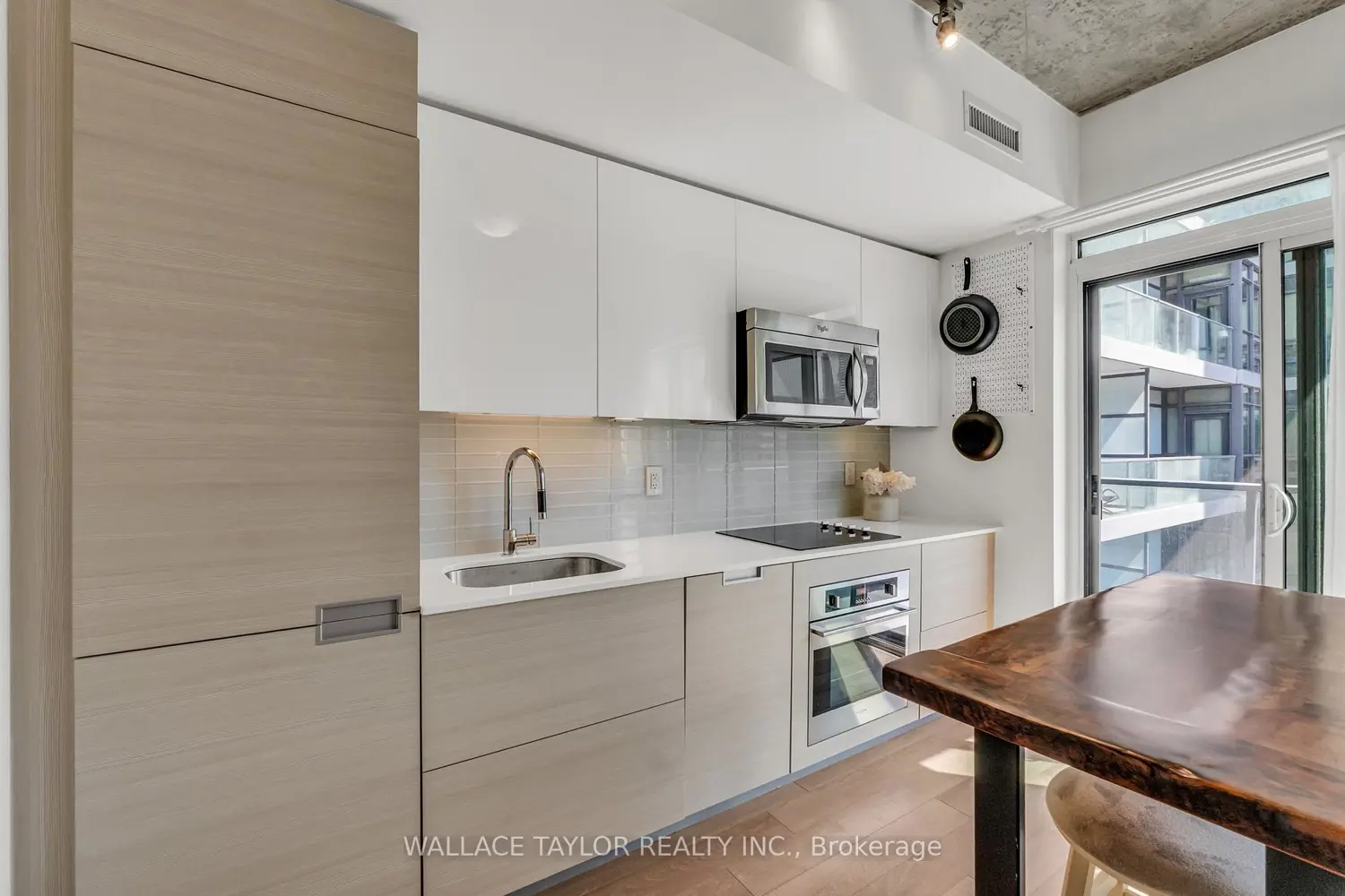 Additional image 7 of 210 Simcoe Street 1702