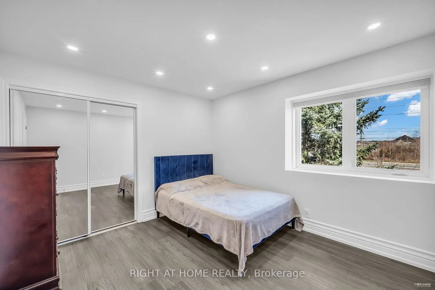 Additional image 14 of 1092 Stonehaven Avenue