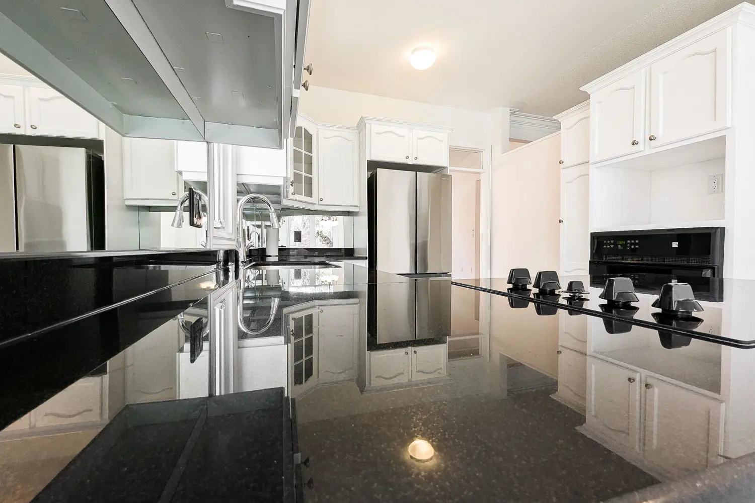 Additional image 9 of 400 Ambleside Drive 10