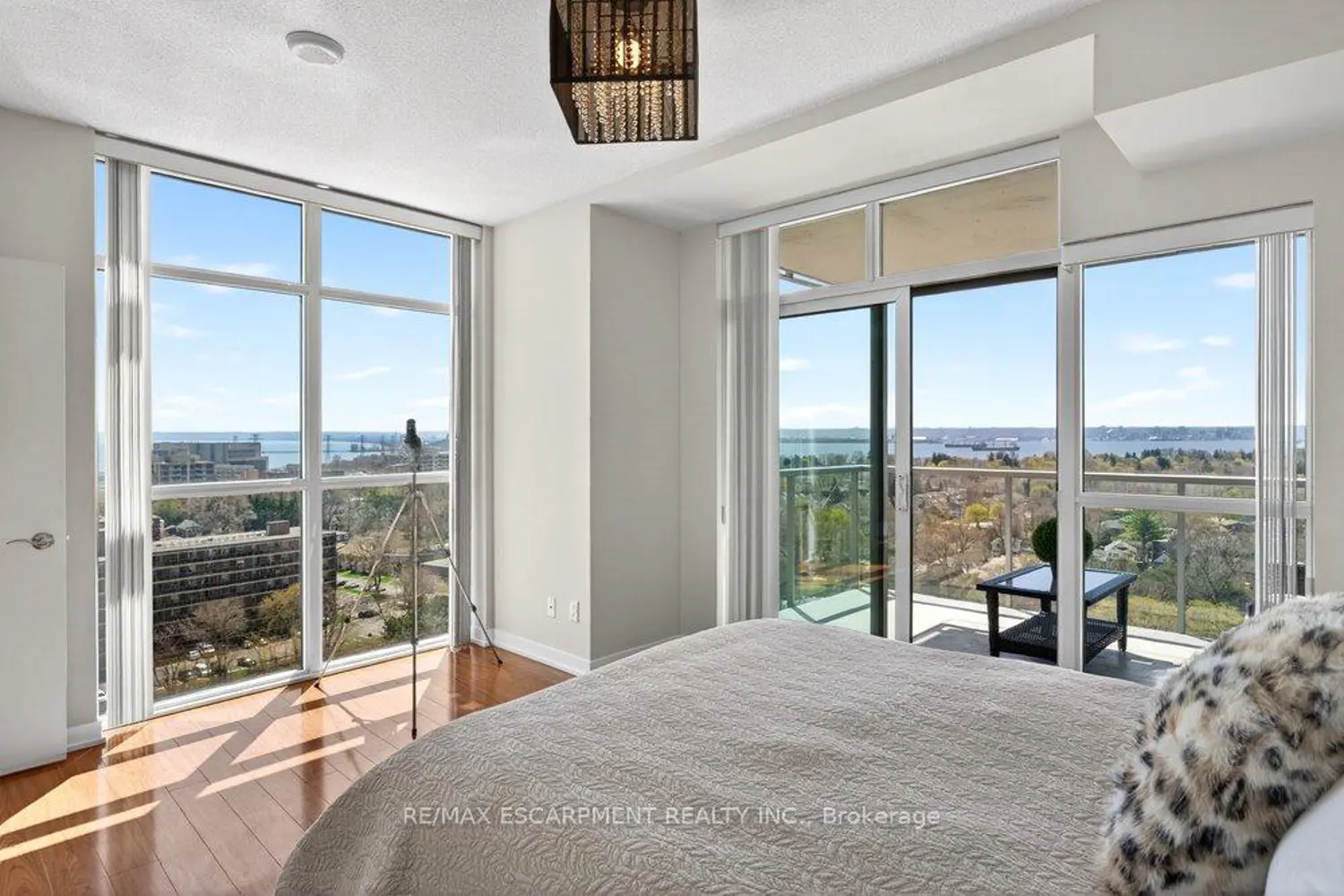 Additional image 3 of 551 Maple Avenue 1501