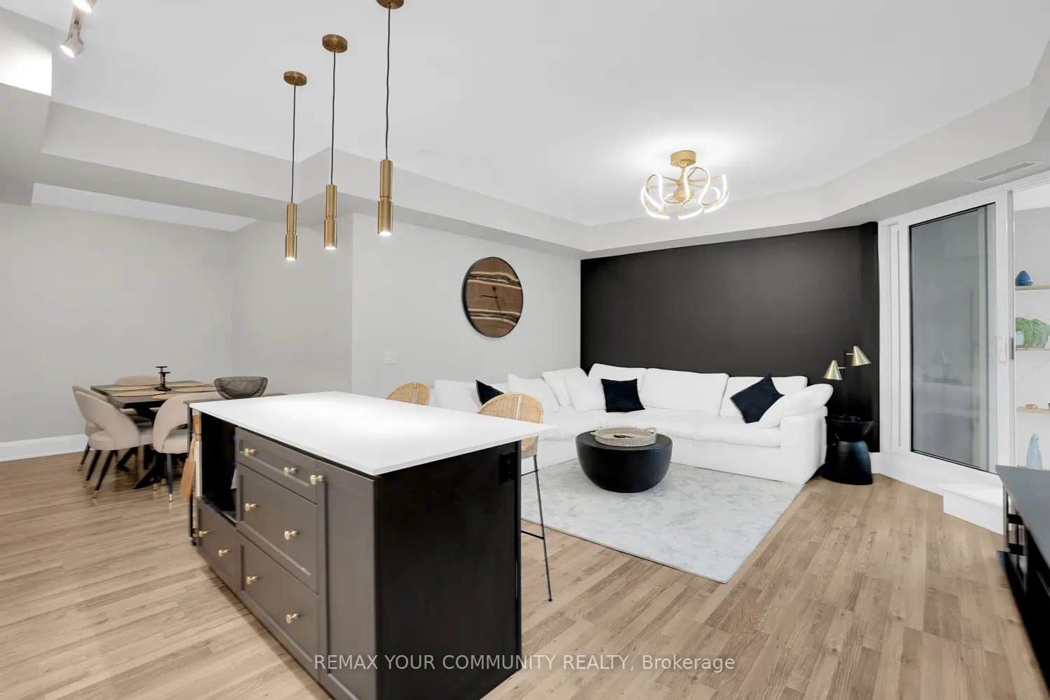Additional image 3 of 9085 Jane Street 523