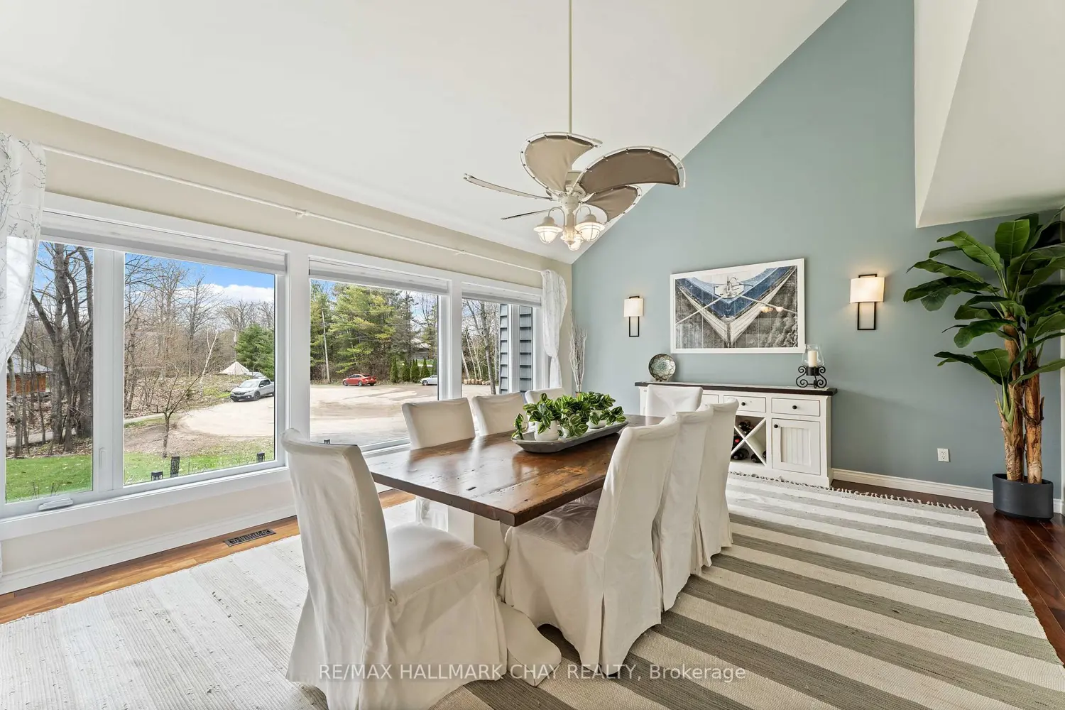 3285 Rockcliffe Court photo 4