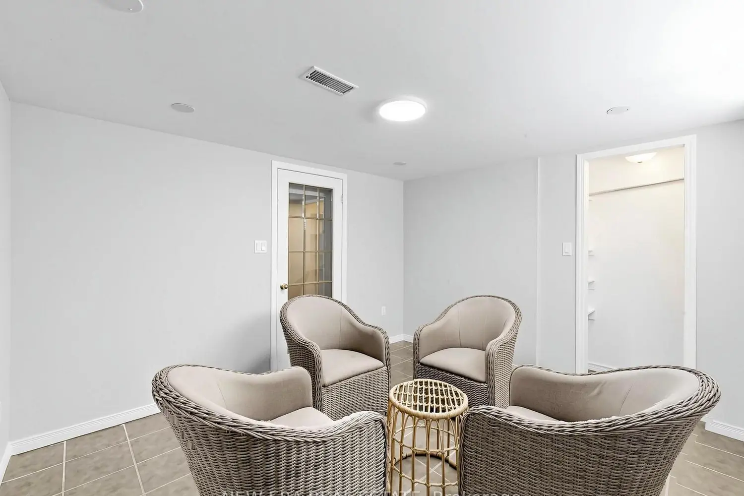 Additional image 17 of 4246 Bloor Street