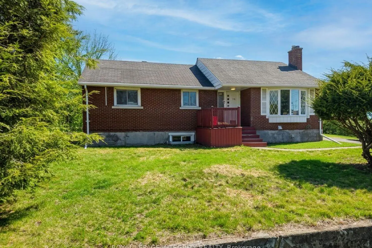 176 Oakridge Boulevard photo 3