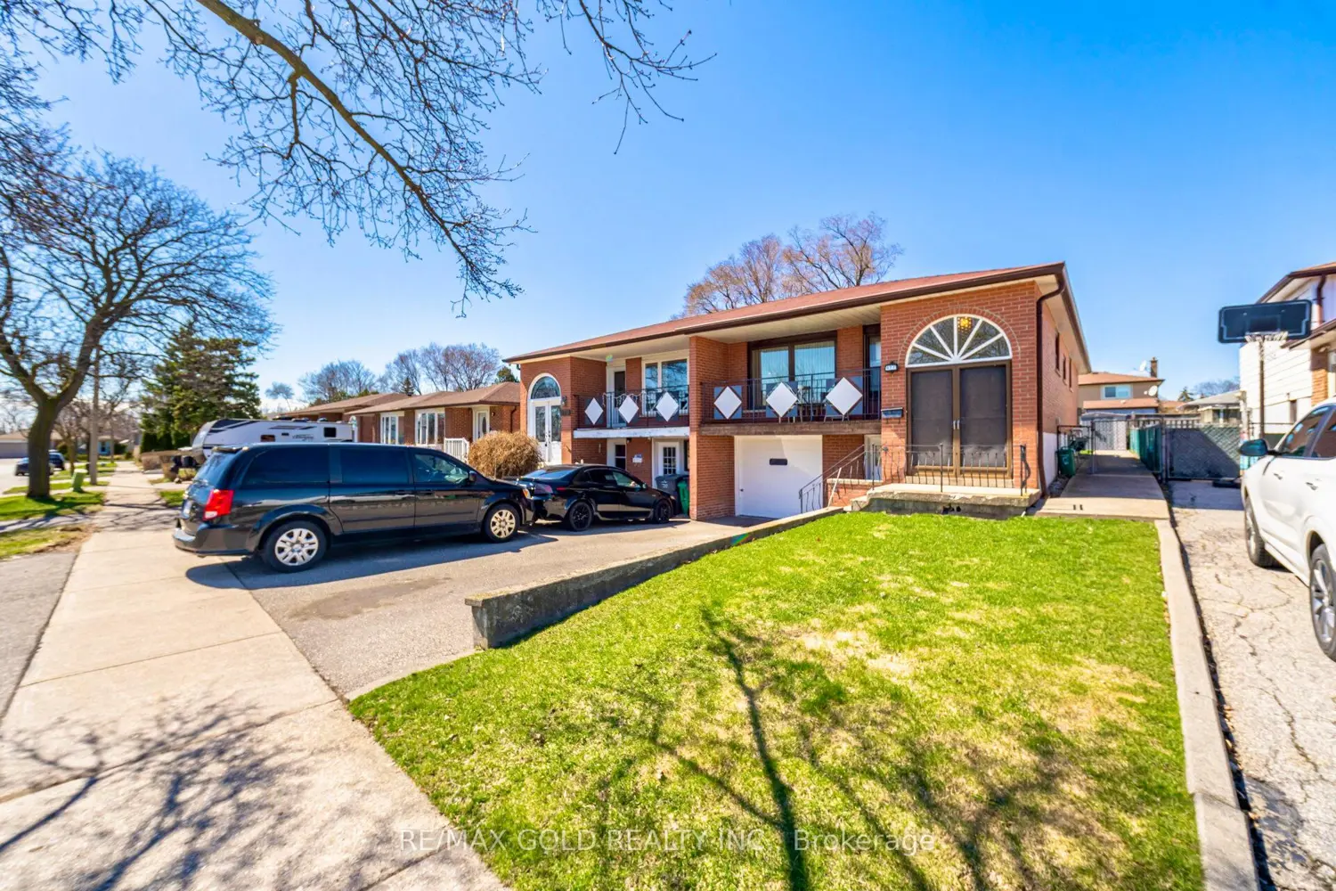 877 Consort Crescent