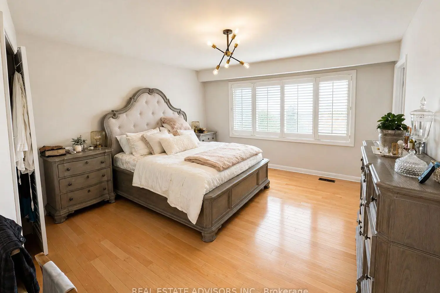 Additional image 5 of 1 Lakehill Crescent