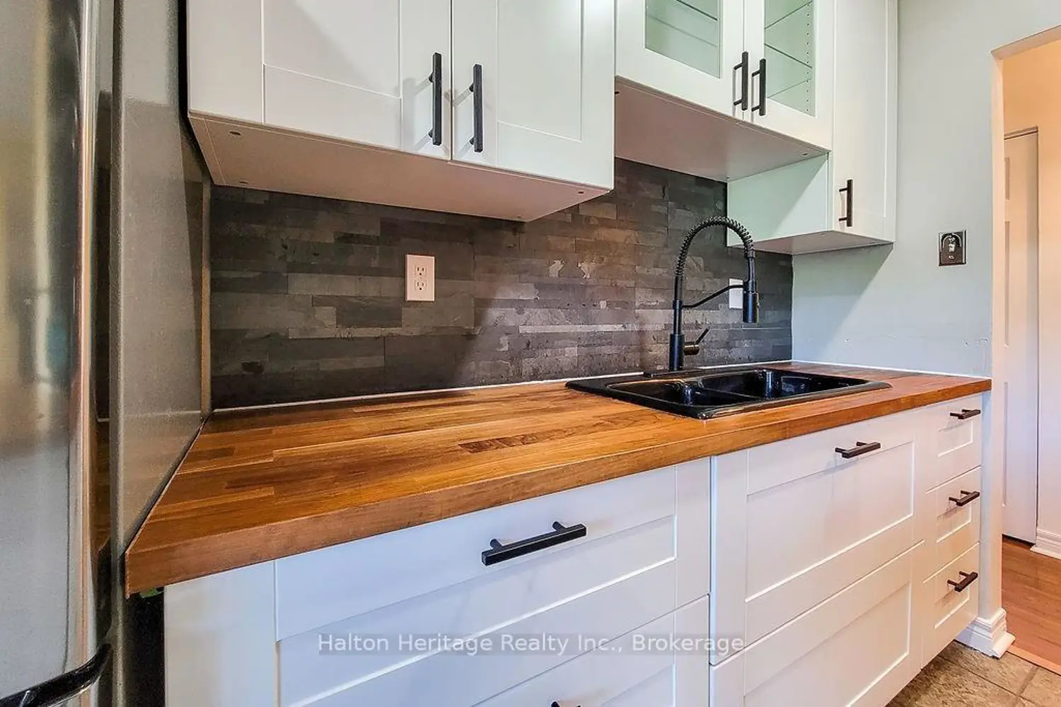 Additional image 17 of 81 Charlton Avenue 905