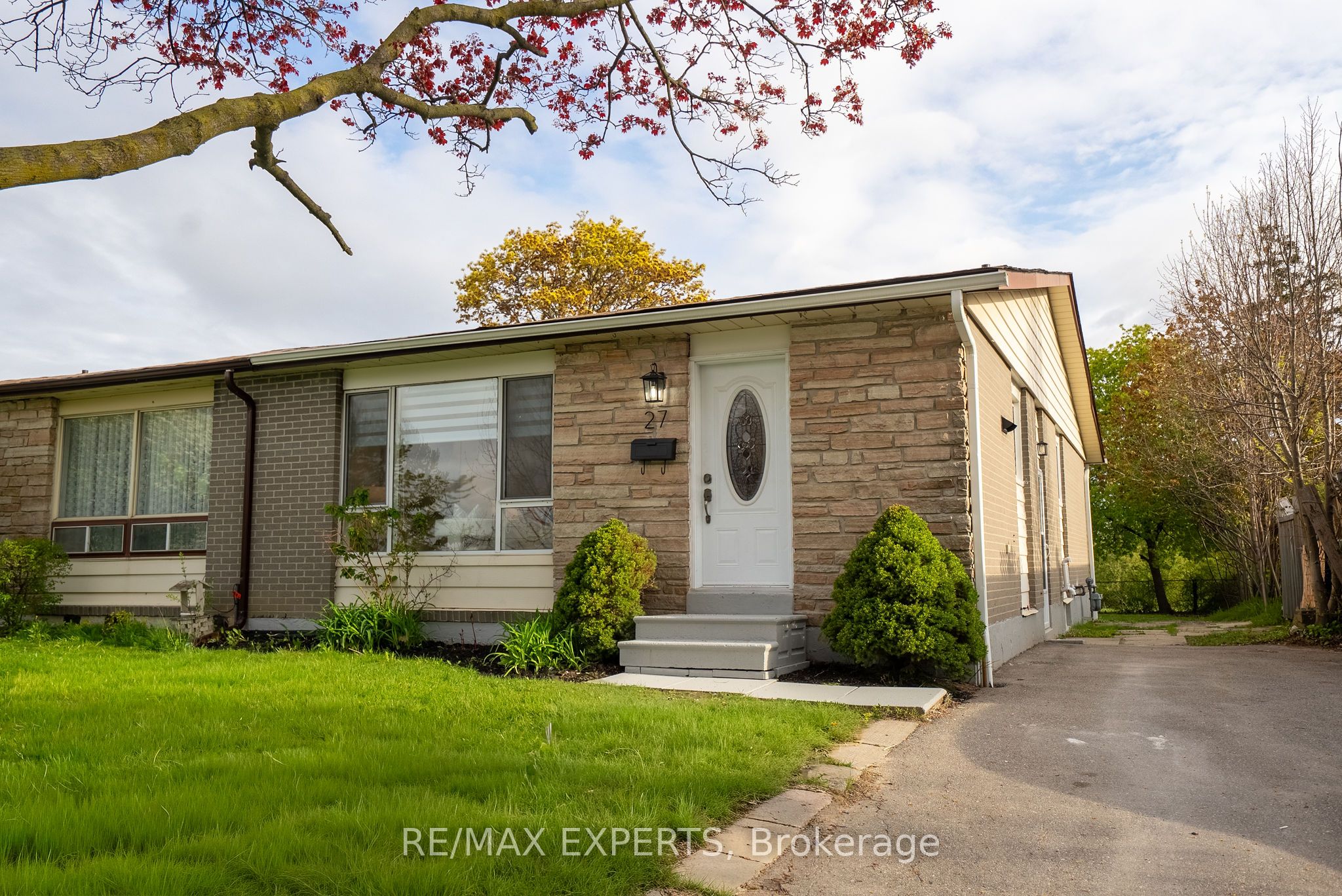 27 Fallingdale Crescent, Brampton, ON, L6T 3J5