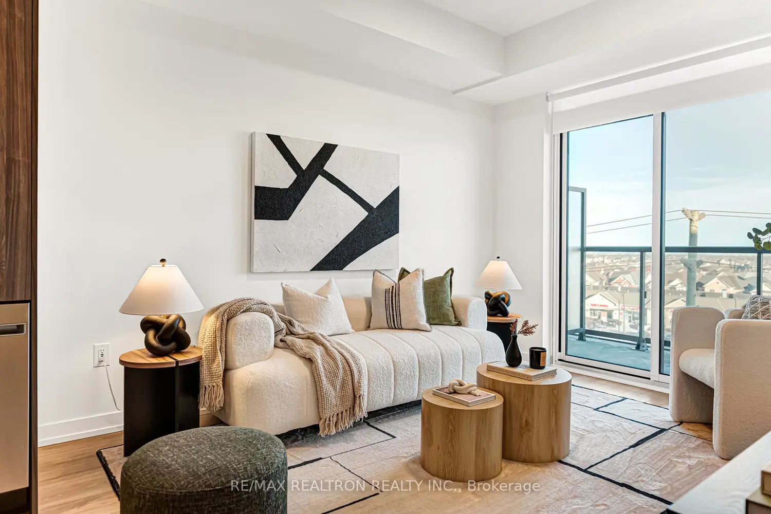 Additional image 12 of 10 Lagerfeld Drive 511