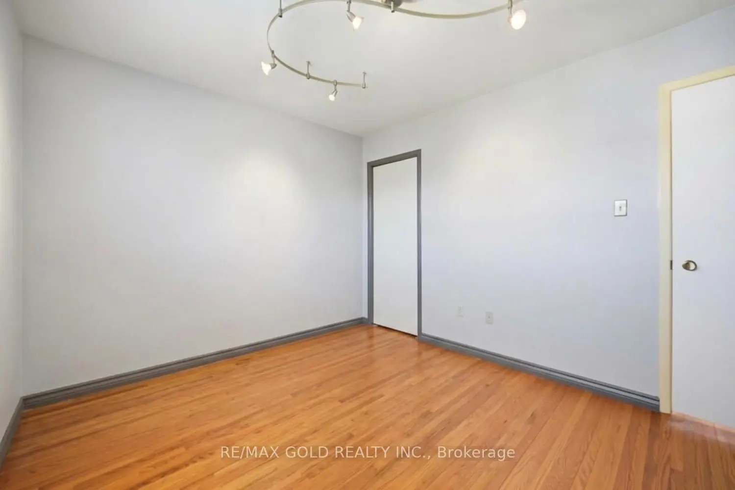 Additional image 6 of 877 Consort Crescent