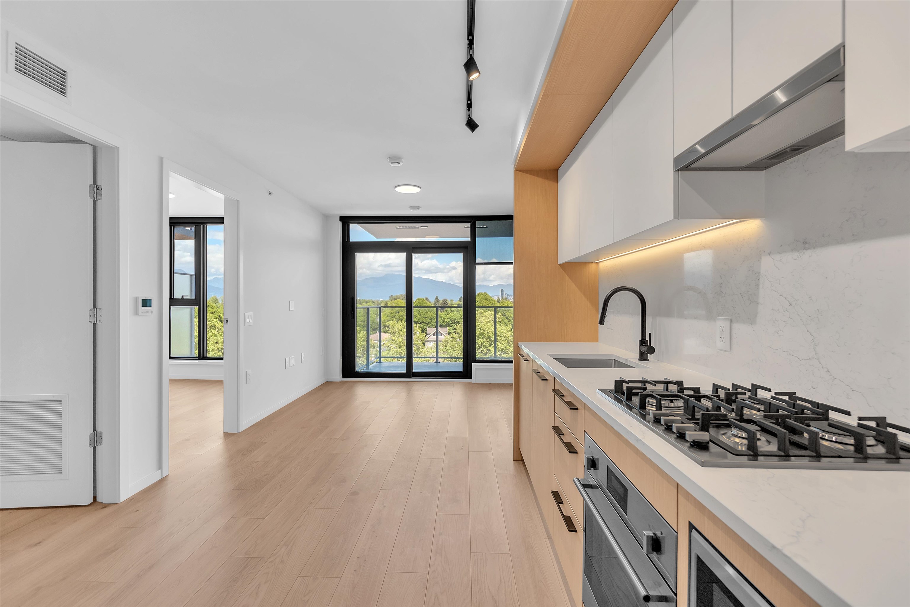 Additional image 6 of 7XX-2729 Kingsway , Vancouver, BC, V5R 0M6