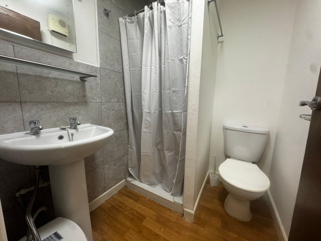 Additional image 3 of 1 bed flat to rentPortswood Road, Southampton SO17