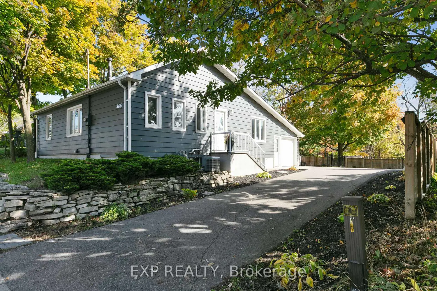366 Dundas Street