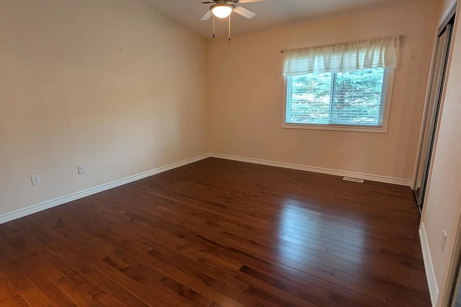 Additional image 5 of 987 Whetherfield Street 39