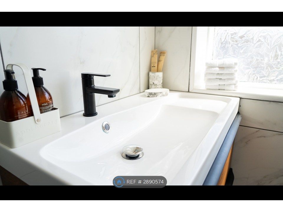 Additional image 14 of 2 bed flat to rentStation Lane, Hornchurch RM12