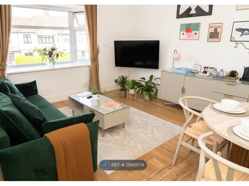 Additional image 2 of 2 bed flat to rentStation Lane, Hornchurch RM12