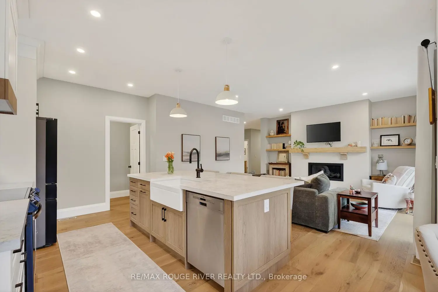 Additional image 12 of 4 - 1000 D'arcy Street