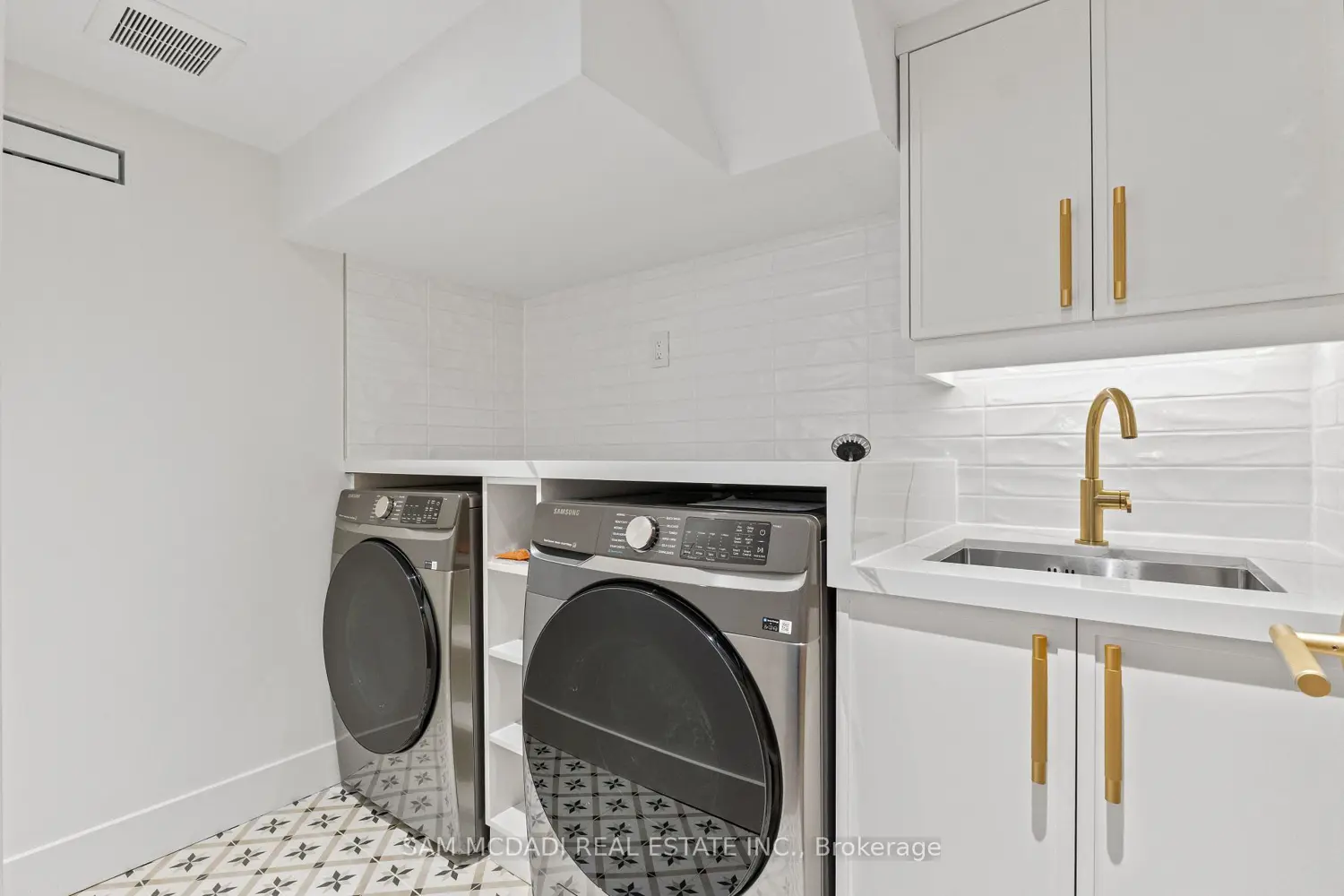Additional image 19 of 977 Unsworth Avenue