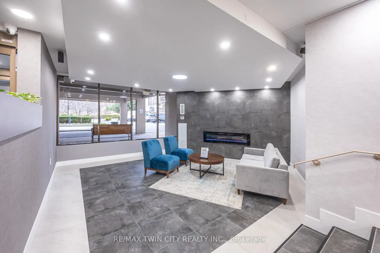 Additional image 2 of 20 Edgecliff Golfway #304