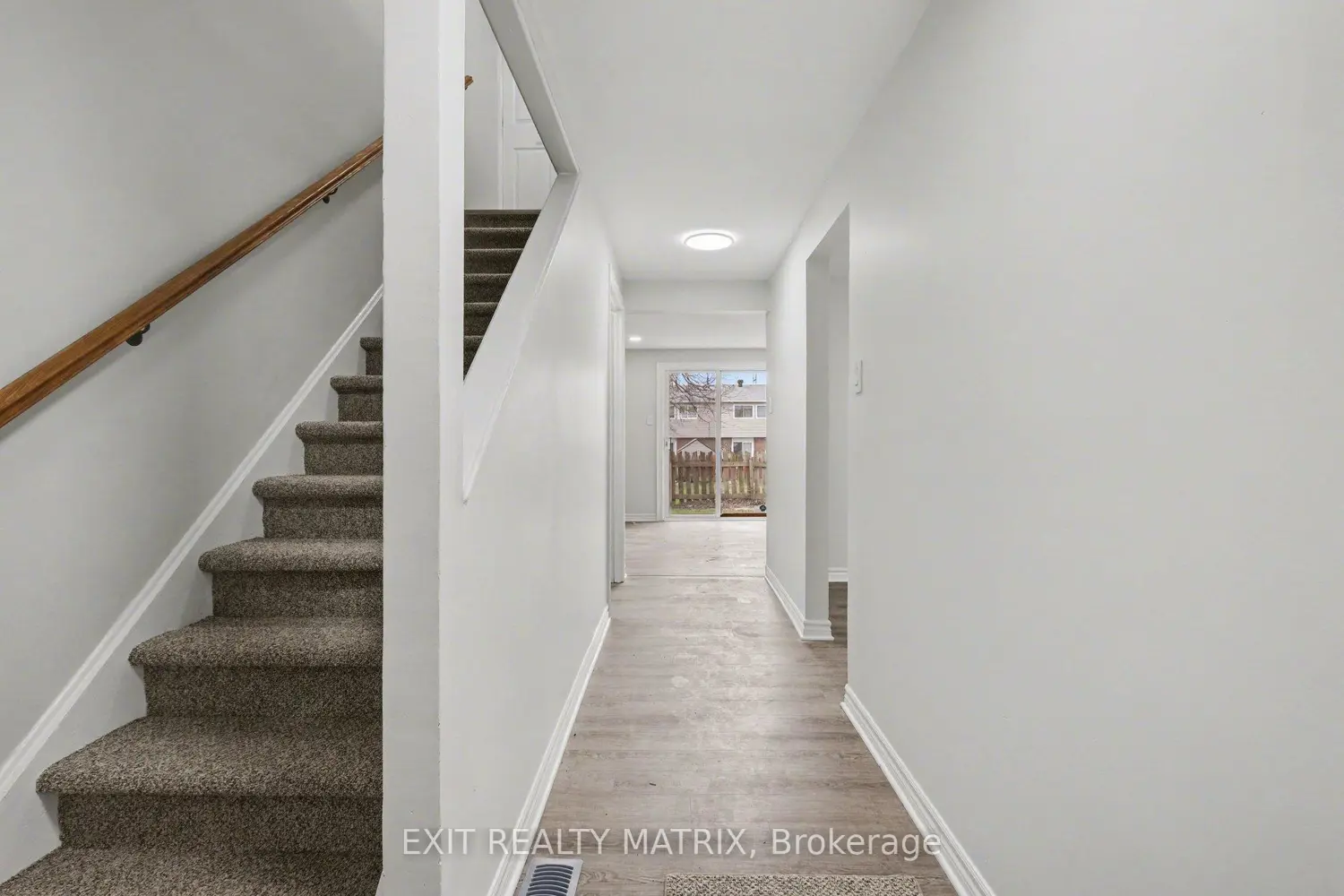 1468 Heatherington Road B photo 4