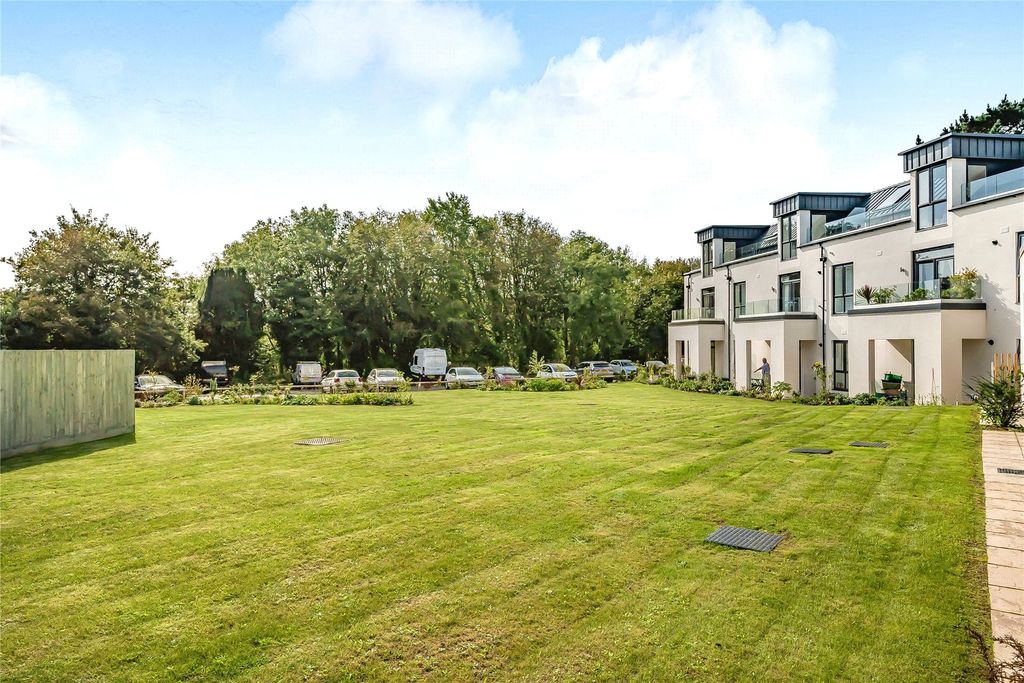 Additional image 8 of 2 bed flat to rentCentenary Way, Penzance, Cornwall TR18