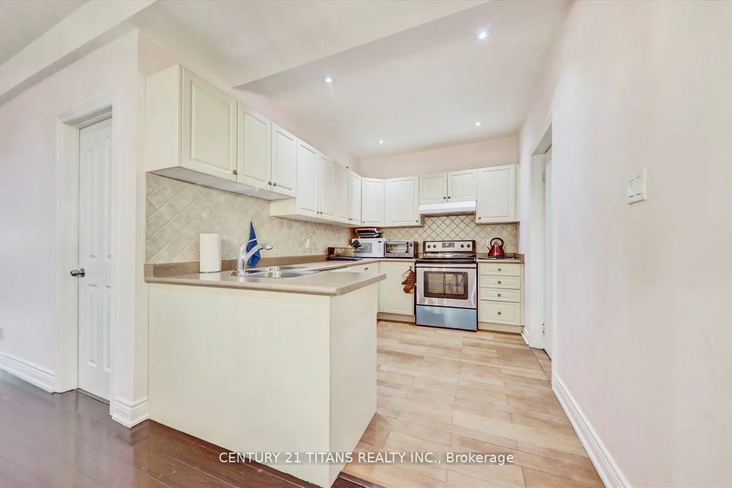 Additional image 12 of 577 Royalpark Way