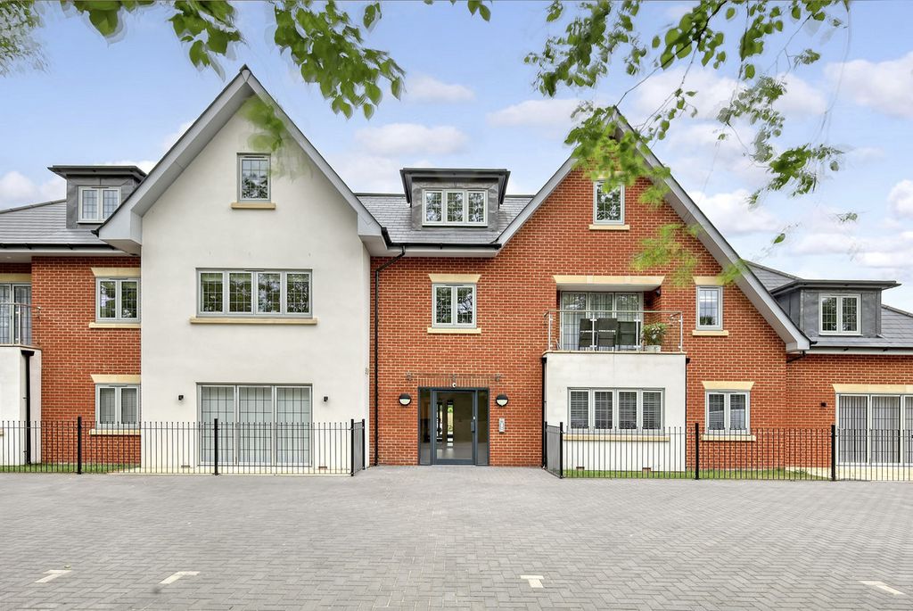 Additional image 16 of 2 bed flat to rentShenfield Road, Brentwood CM15